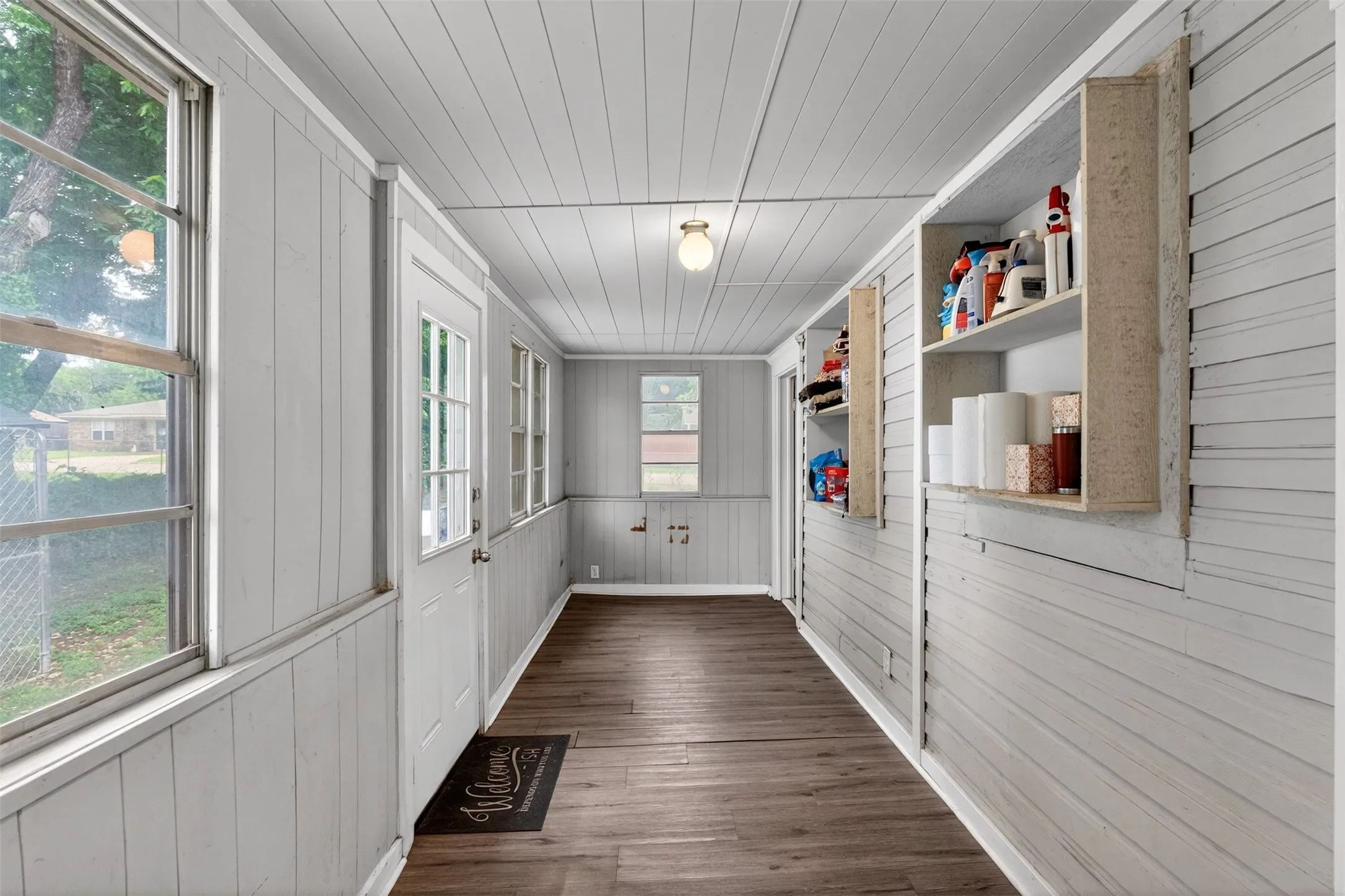 Single Family Residence For Sale in Johnson County , 107 S Washington Street, Cleburne, Texas 76031, 3 Bedroom, 1 Bathroom, Garage spaces, 1,411 Sqft, built in 1960, mls#21294911, Real Estate Agent in Cleburne, Homes For Sale in Johnson county, Homes For Sale in Cleburne, Realtor in Cleburne Texas, Real Estate Brokerage Independent Realty Texas, Luminita Cordes Realtor