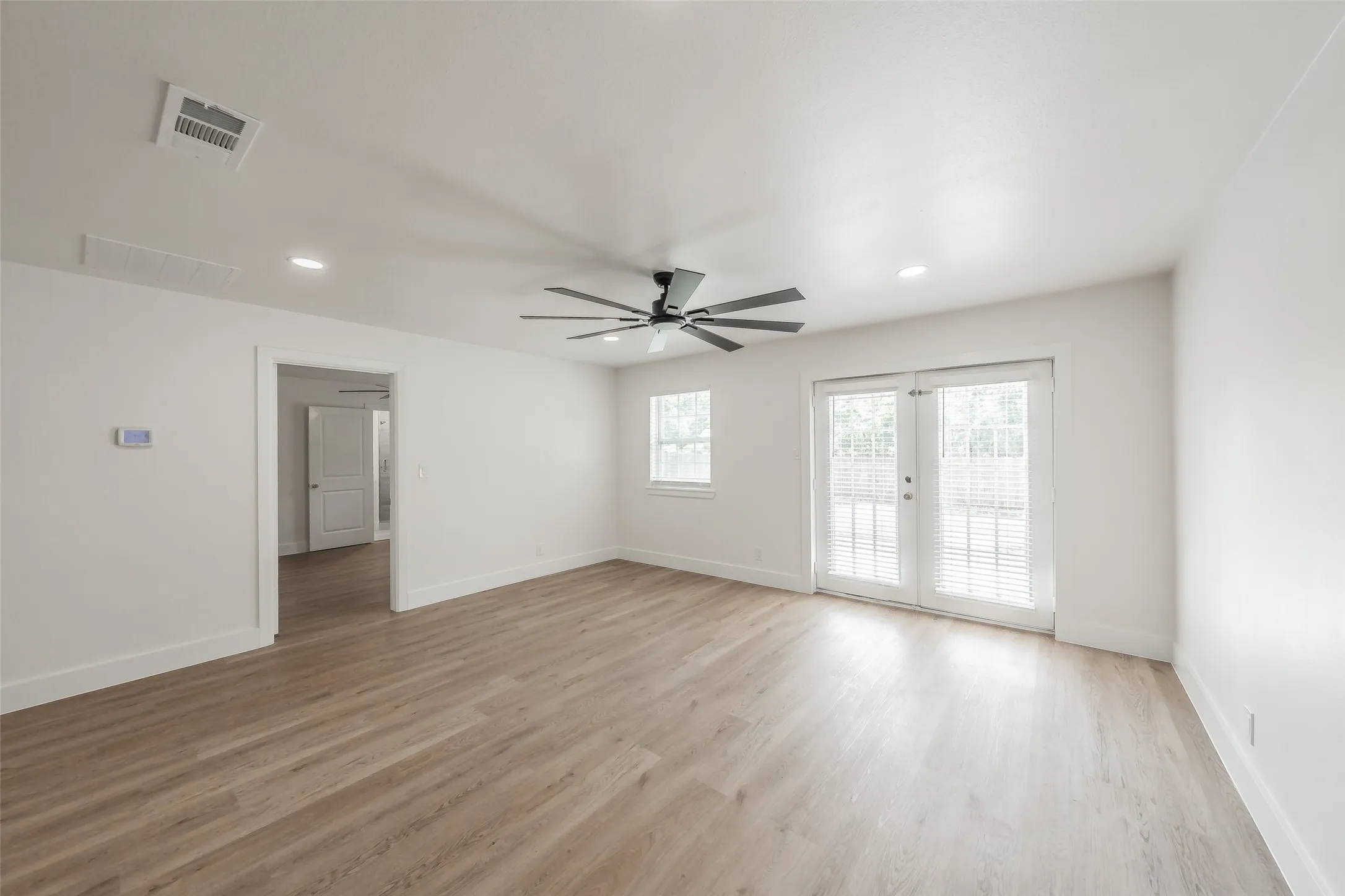Single Family Residence For Sale in Tarrant County , 6532 Moonglow Lane, Watauga, Texas 76148, 3 Bedroom, 2 Bathroom, Garage spaces, 1,617 Sqft, built in 1970, mls#21294914, Real Estate Agent in Watauga, Homes For Sale in Tarrant county, Homes For Sale in Watauga, Realtor in Watauga Texas, Real Estate Brokerage Independent Realty Texas, Luminita Cordes Realtor