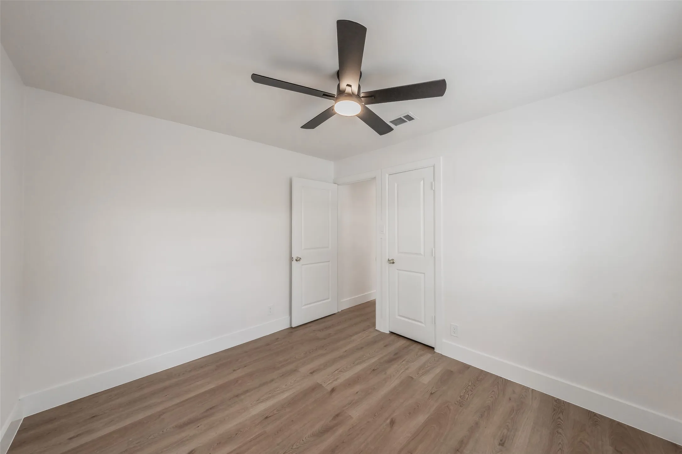 Single Family Residence For Sale in Tarrant County , 6532 Moonglow Lane, Watauga, Texas 76148, 3 Bedroom, 2 Bathroom, Garage spaces, 1,617 Sqft, built in 1970, mls#21294914, Real Estate Agent in Watauga, Homes For Sale in Tarrant county, Homes For Sale in Watauga, Realtor in Watauga Texas, Real Estate Brokerage Independent Realty Texas, Luminita Cordes Realtor