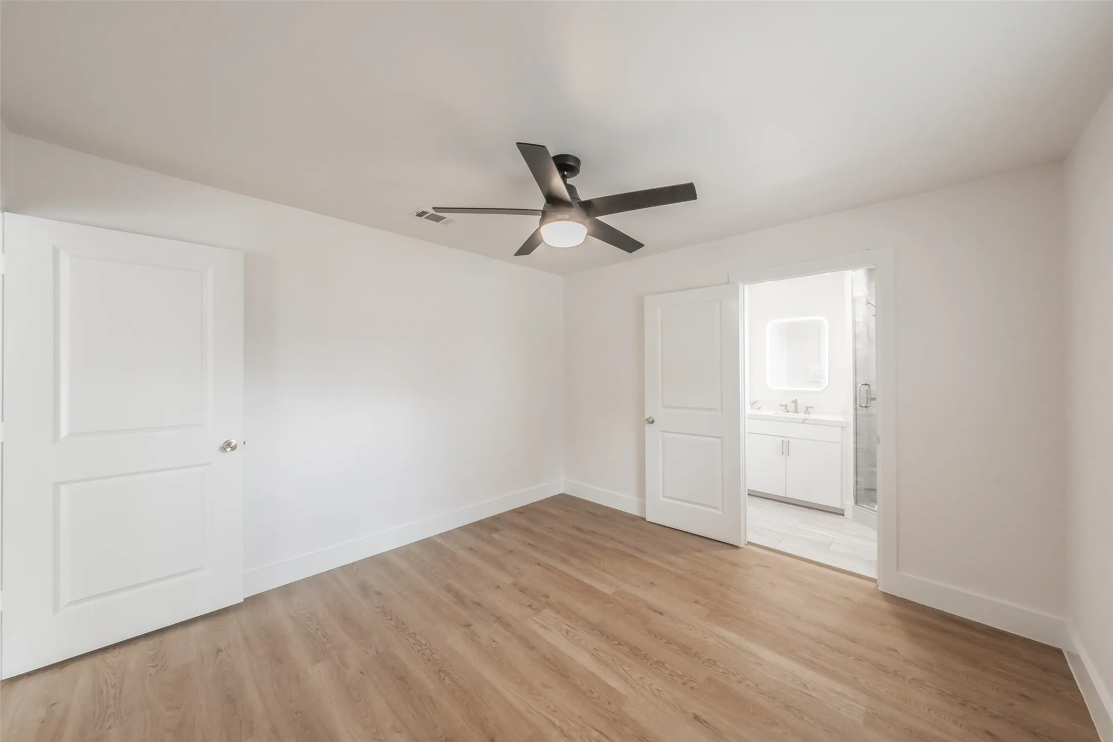 Single Family Residence For Sale in Tarrant County , 6532 Moonglow Lane, Watauga, Texas 76148, 3 Bedroom, 2 Bathroom, Garage spaces, 1,617 Sqft, built in 1970, mls#21294914, Real Estate Agent in Watauga, Homes For Sale in Tarrant county, Homes For Sale in Watauga, Realtor in Watauga Texas, Real Estate Brokerage Independent Realty Texas, Luminita Cordes Realtor