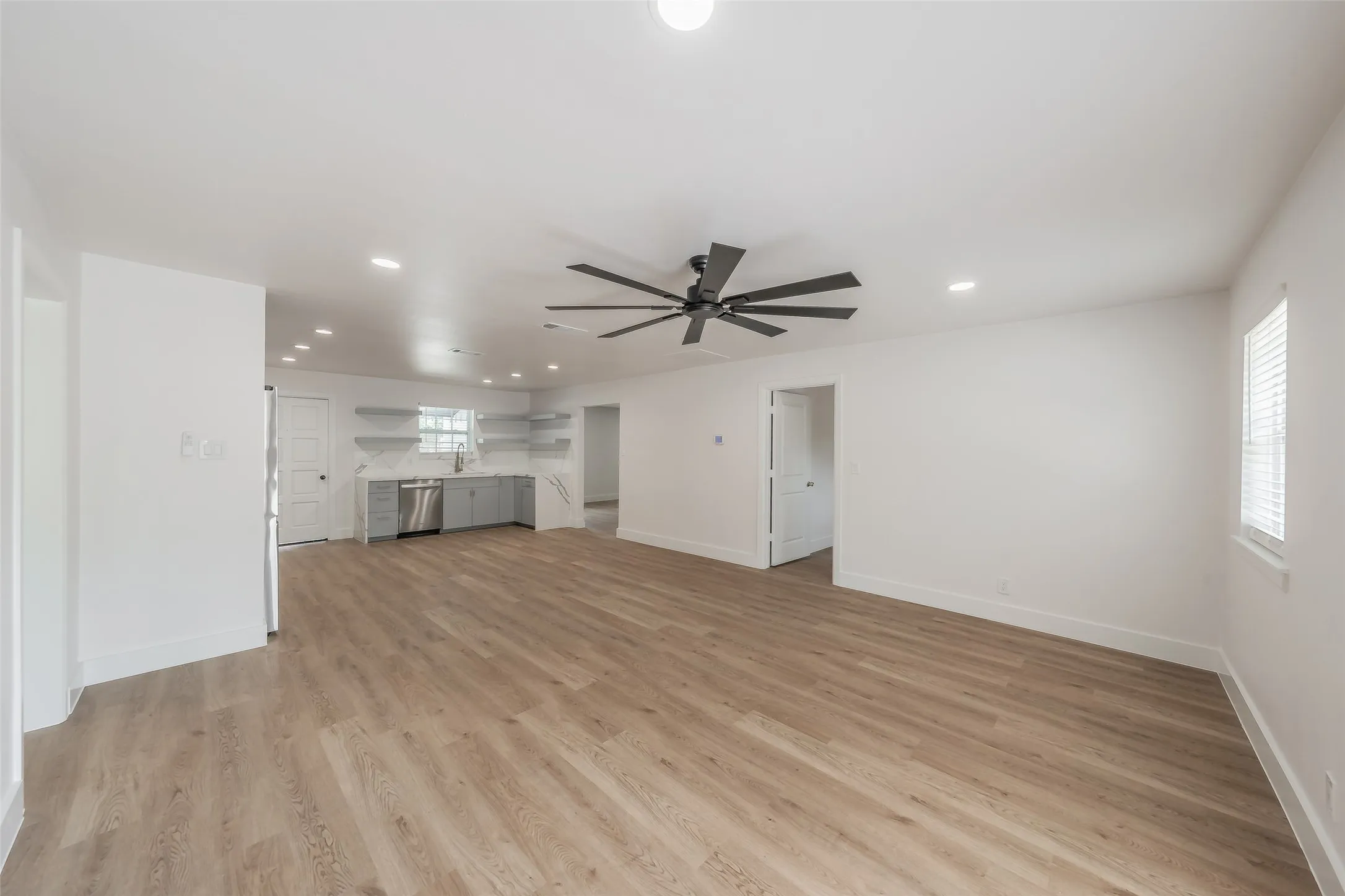 Single Family Residence For Sale in Tarrant County , 6532 Moonglow Lane, Watauga, Texas 76148, 3 Bedroom, 2 Bathroom, Garage spaces, 1,617 Sqft, built in 1970, mls#21294914, Real Estate Agent in Watauga, Homes For Sale in Tarrant county, Homes For Sale in Watauga, Realtor in Watauga Texas, Real Estate Brokerage Independent Realty Texas, Luminita Cordes Realtor