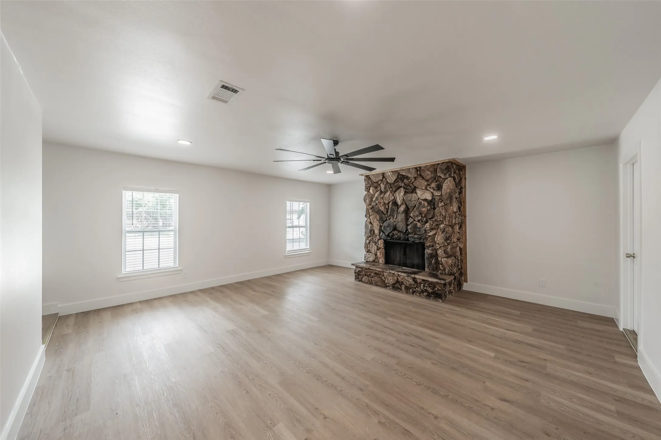 Single Family Residence For Sale in Tarrant County , 6532 Moonglow Lane, Watauga, Texas 76148, 3 Bedroom, 2 Bathroom, Garage spaces, 1,617 Sqft, built in 1970, mls#21294914, Real Estate Agent in Watauga, Homes For Sale in Tarrant county, Homes For Sale in Watauga, Realtor in Watauga Texas, Real Estate Brokerage Independent Realty Texas, Luminita Cordes Realtor