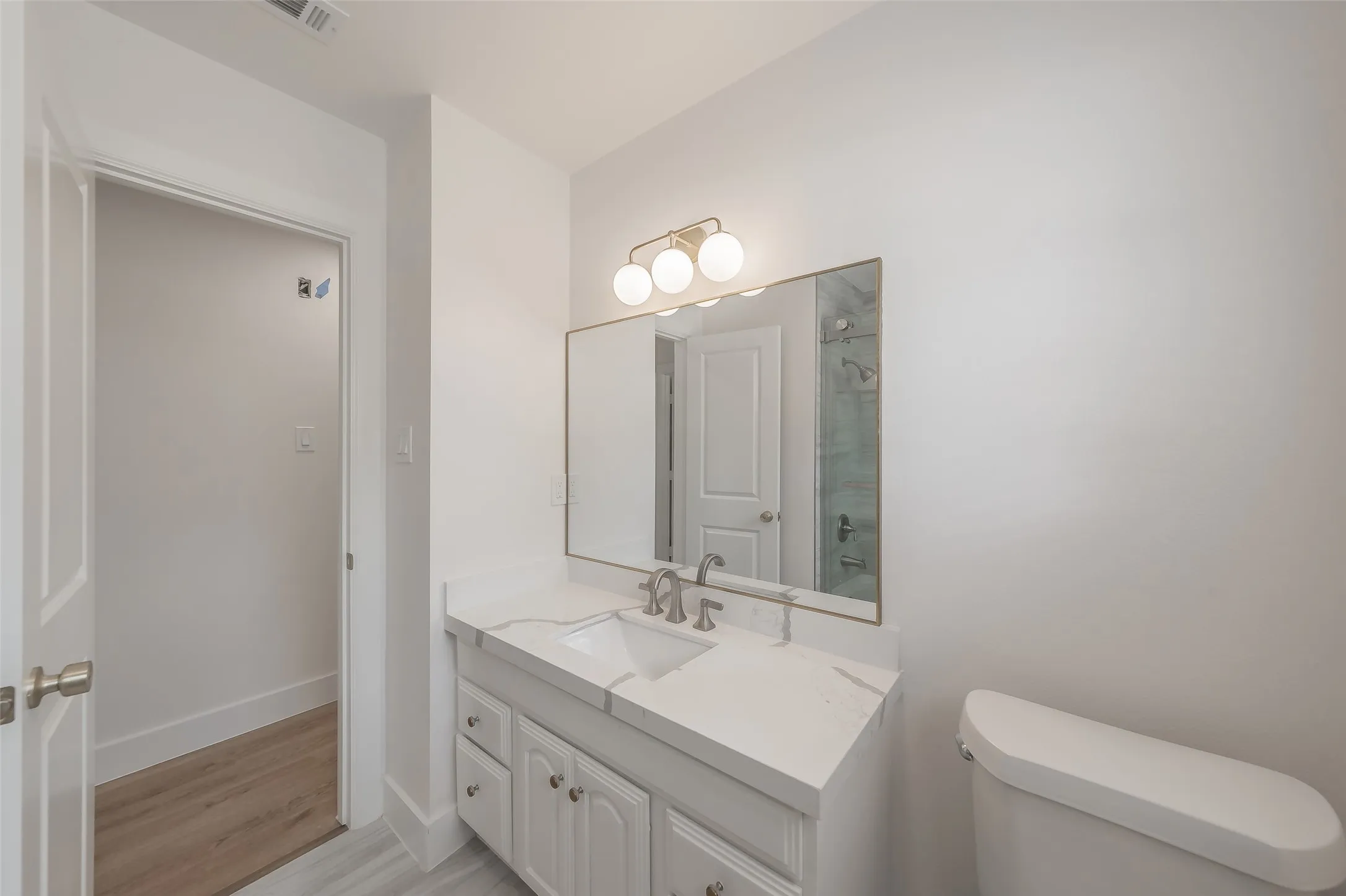 Single Family Residence For Sale in Tarrant County , 6532 Moonglow Lane, Watauga, Texas 76148, 3 Bedroom, 2 Bathroom, Garage spaces, 1,617 Sqft, built in 1970, mls#21294914, Real Estate Agent in Watauga, Homes For Sale in Tarrant county, Homes For Sale in Watauga, Realtor in Watauga Texas, Real Estate Brokerage Independent Realty Texas, Luminita Cordes Realtor