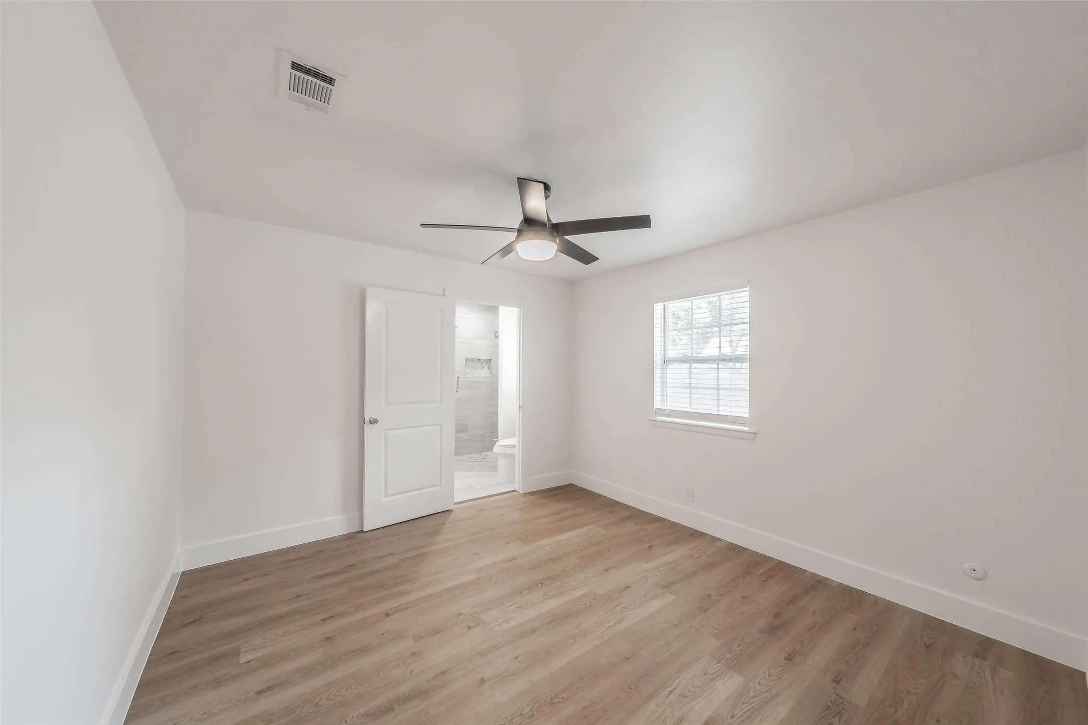 Single Family Residence For Sale in Tarrant County , 6532 Moonglow Lane, Watauga, Texas 76148, 3 Bedroom, 2 Bathroom, Garage spaces, 1,617 Sqft, built in 1970, mls#21294914, Real Estate Agent in Watauga, Homes For Sale in Tarrant county, Homes For Sale in Watauga, Realtor in Watauga Texas, Real Estate Brokerage Independent Realty Texas, Luminita Cordes Realtor