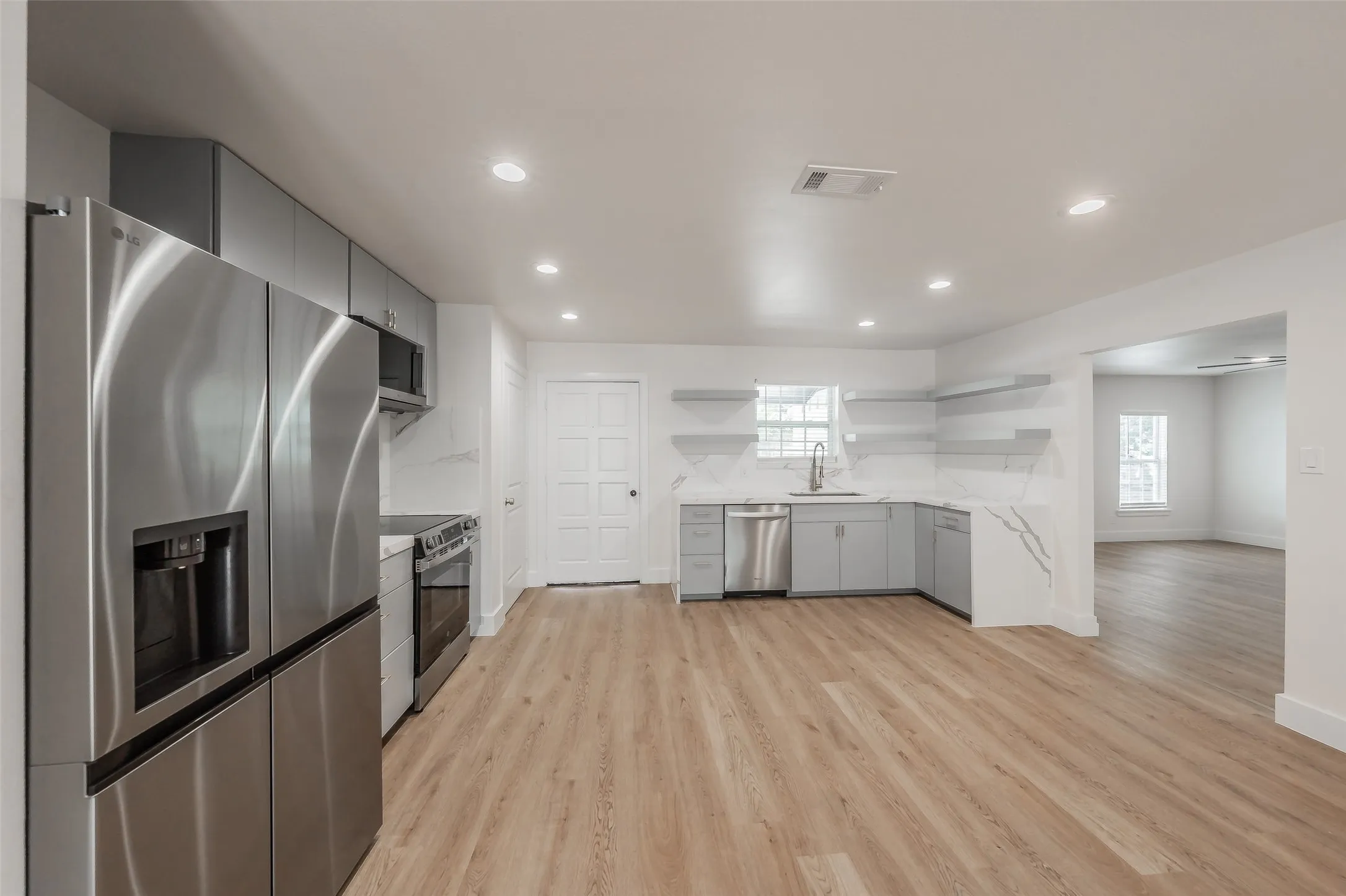 Single Family Residence For Sale in Tarrant County , 6532 Moonglow Lane, Watauga, Texas 76148, 3 Bedroom, 2 Bathroom, Garage spaces, 1,617 Sqft, built in 1970, mls#21294914, Real Estate Agent in Watauga, Homes For Sale in Tarrant county, Homes For Sale in Watauga, Realtor in Watauga Texas, Real Estate Brokerage Independent Realty Texas, Luminita Cordes Realtor