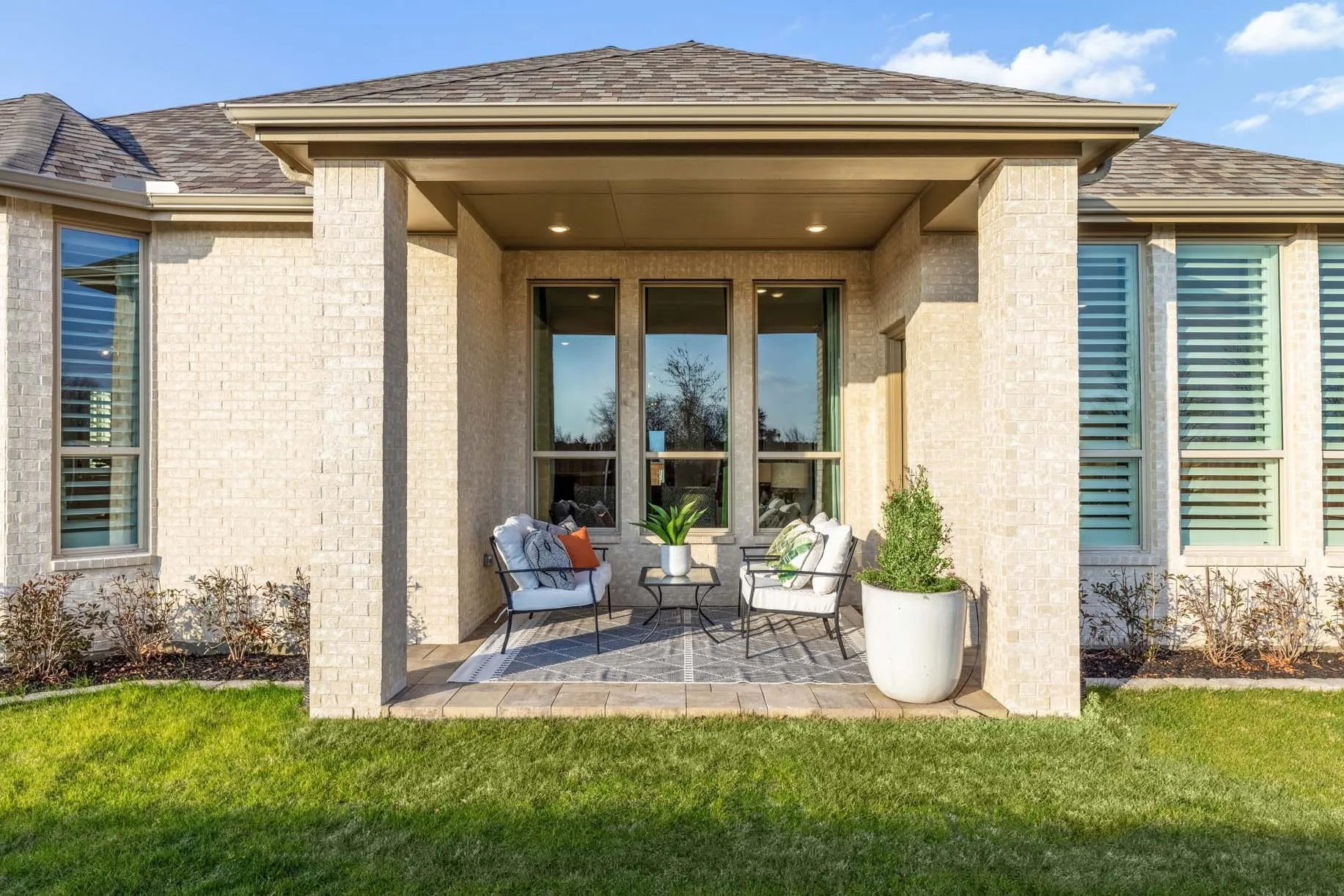 Single Family Residence For Sale in Ellis County , 340 Lacy Oak Lane, Waxahachie, Texas 75165, 4 Bedroom, 4 Bathroom, 3 Garage spaces, 2,822 Sqft, built in 2023, mls#21294673, Real Estate Agent in Waxahachie, Homes For Sale in Ellis county, Homes For Sale in Waxahachie, Realtor in Waxahachie Texas, Real Estate Brokerage Independent Realty Texas, Luminita Cordes Realtor
