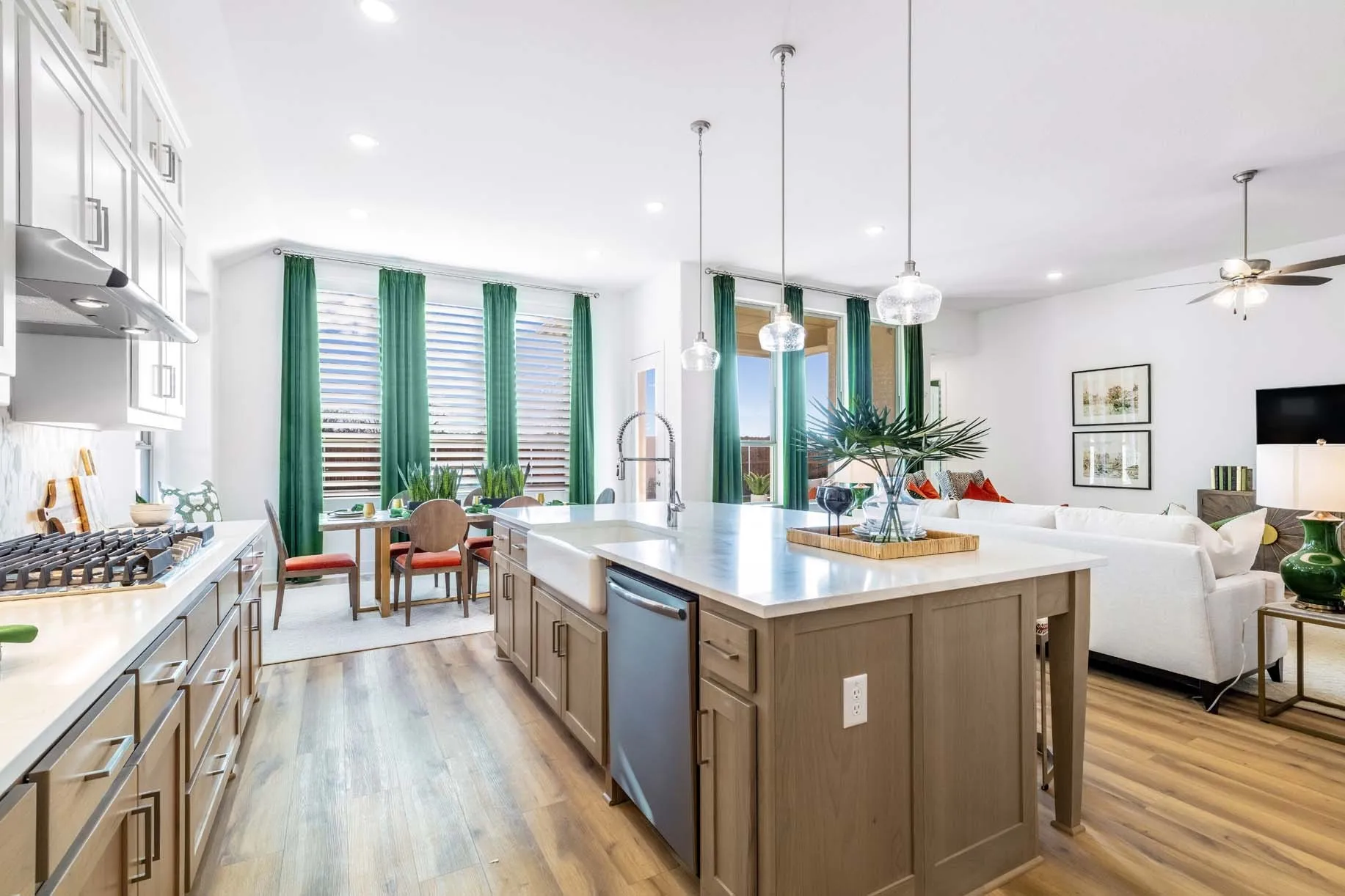 Single Family Residence For Sale in Ellis County , 340 Lacy Oak Lane, Waxahachie, Texas 75165, 4 Bedroom, 4 Bathroom, 3 Garage spaces, 2,822 Sqft, built in 2023, mls#21294673, Real Estate Agent in Waxahachie, Homes For Sale in Ellis county, Homes For Sale in Waxahachie, Realtor in Waxahachie Texas, Real Estate Brokerage Independent Realty Texas, Luminita Cordes Realtor