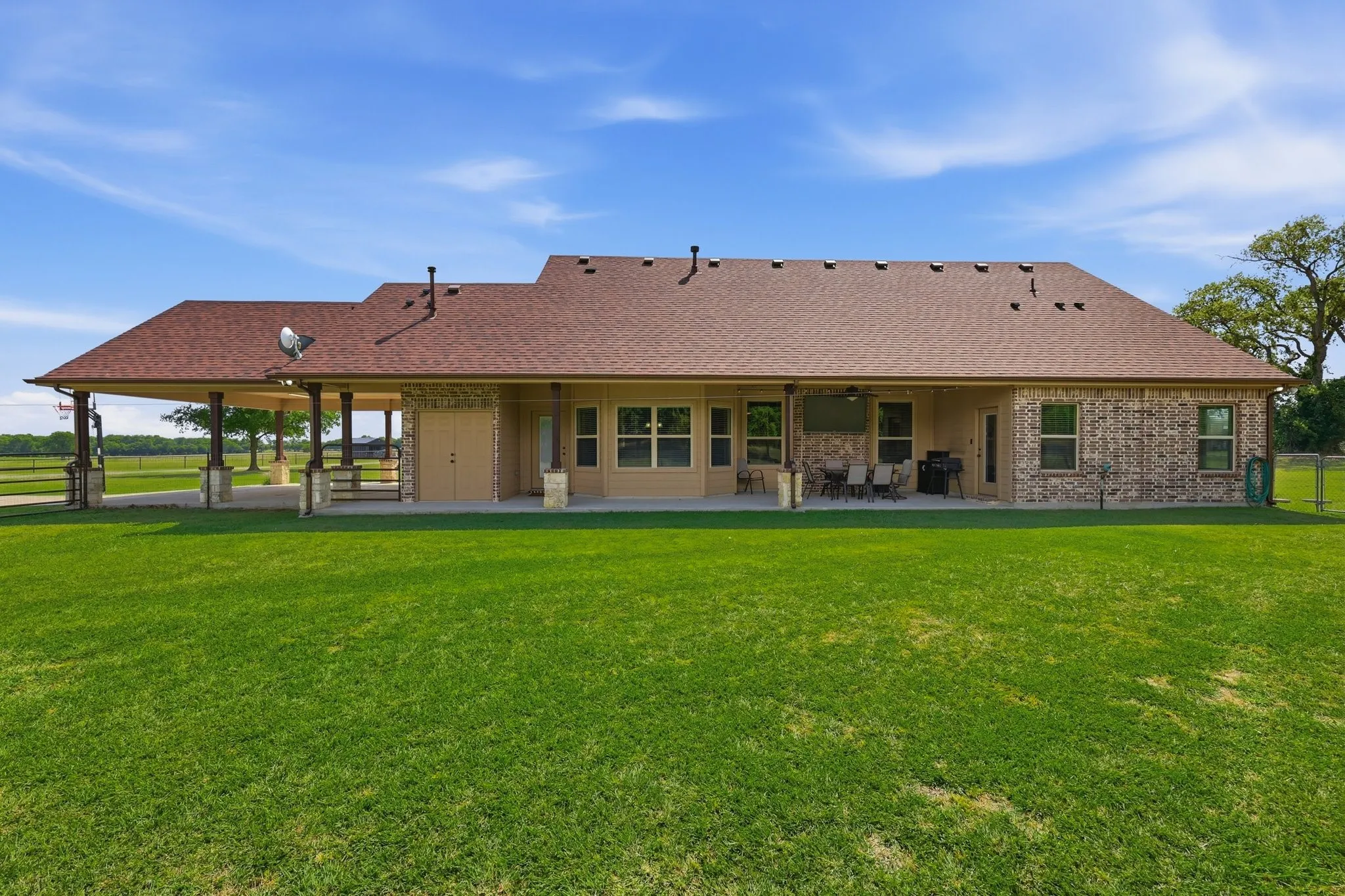 Single Family Residence For Sale in Denton County , 11480 Chisum Road, Sanger, Texas 76266, 4 Bedroom, 3 Bathroom, Garage spaces, 2,469 Sqft, built in 2013, mls#21293390, Real Estate Agent in Sanger, Homes For Sale in Denton county, Homes For Sale in Sanger, Realtor in Sanger Texas, Real Estate Brokerage Independent Realty Texas, Luminita Cordes Realtor