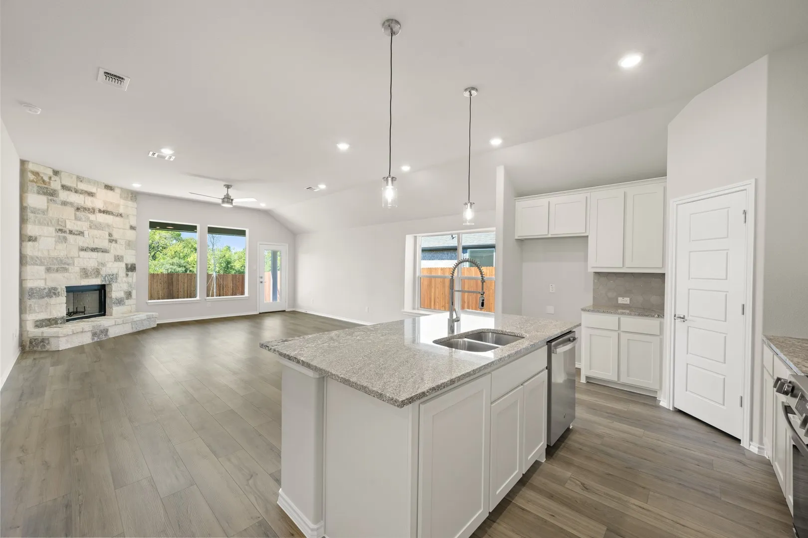 DFW-Hunters Ridge -Concept 1937-1004 Birchwood Drive-Kitchen-Risewell Homes-4