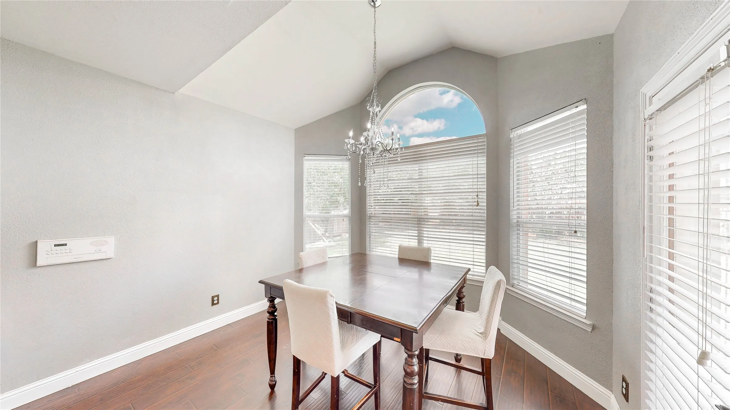 Single Family Residence For Sale in Denton County , 6120 Cobble Trail, Flower Mound, Texas 75028, 4 Bedroom, 4 Bathroom, 3 Garage spaces, 3,479 Sqft, built in 2001, mls#21294993, Real Estate Agent in Flower Mound, Homes For Sale in Denton county, Homes For Sale in Flower Mound, Realtor in Flower Mound Texas, Real Estate Brokerage Independent Realty Texas, Luminita Cordes Realtor