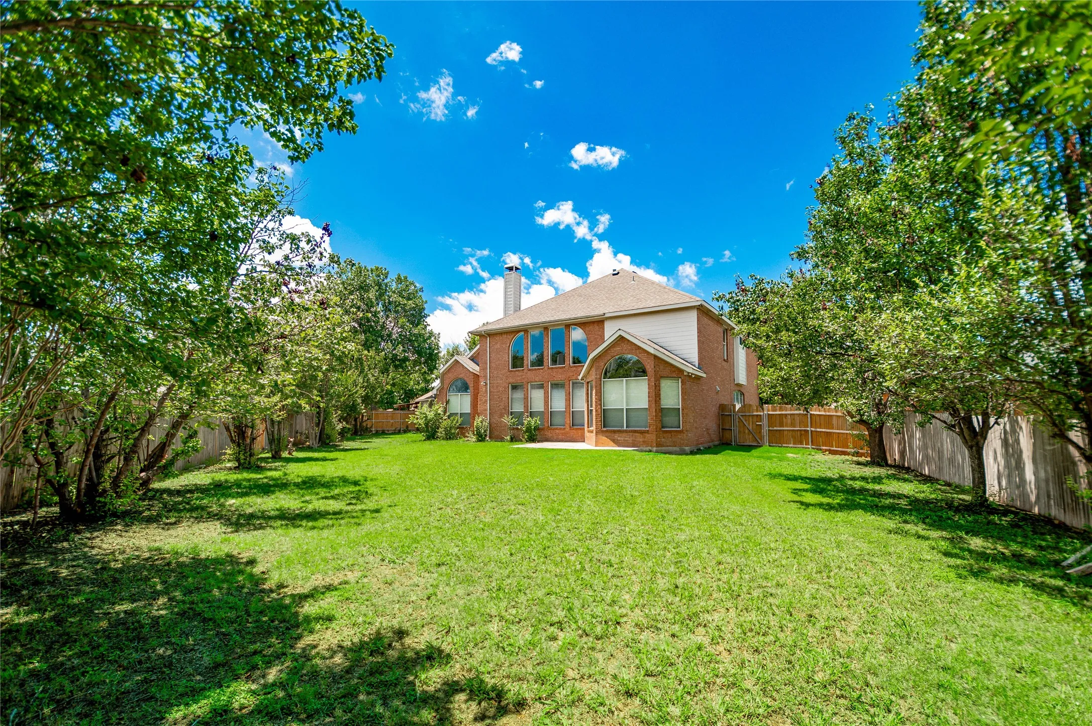 Single Family Residence For Sale in Denton County , 6120 Cobble Trail, Flower Mound, Texas 75028, 4 Bedroom, 4 Bathroom, 3 Garage spaces, 3,479 Sqft, built in 2001, mls#21294993, Real Estate Agent in Flower Mound, Homes For Sale in Denton county, Homes For Sale in Flower Mound, Realtor in Flower Mound Texas, Real Estate Brokerage Independent Realty Texas, Luminita Cordes Realtor
