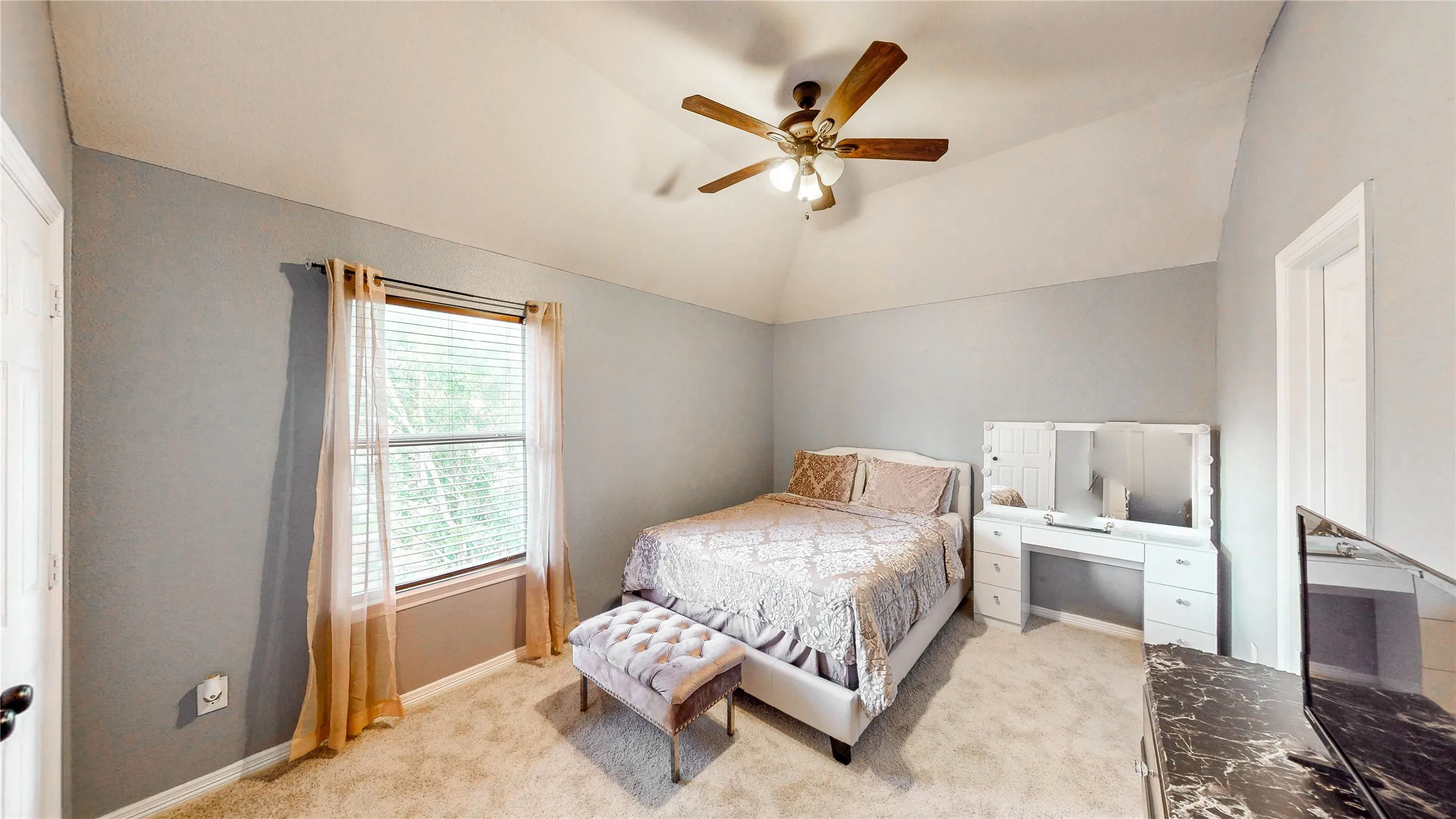 Single Family Residence For Sale in Denton County , 6120 Cobble Trail, Flower Mound, Texas 75028, 4 Bedroom, 4 Bathroom, 3 Garage spaces, 3,479 Sqft, built in 2001, mls#21294993, Real Estate Agent in Flower Mound, Homes For Sale in Denton county, Homes For Sale in Flower Mound, Realtor in Flower Mound Texas, Real Estate Brokerage Independent Realty Texas, Luminita Cordes Realtor
