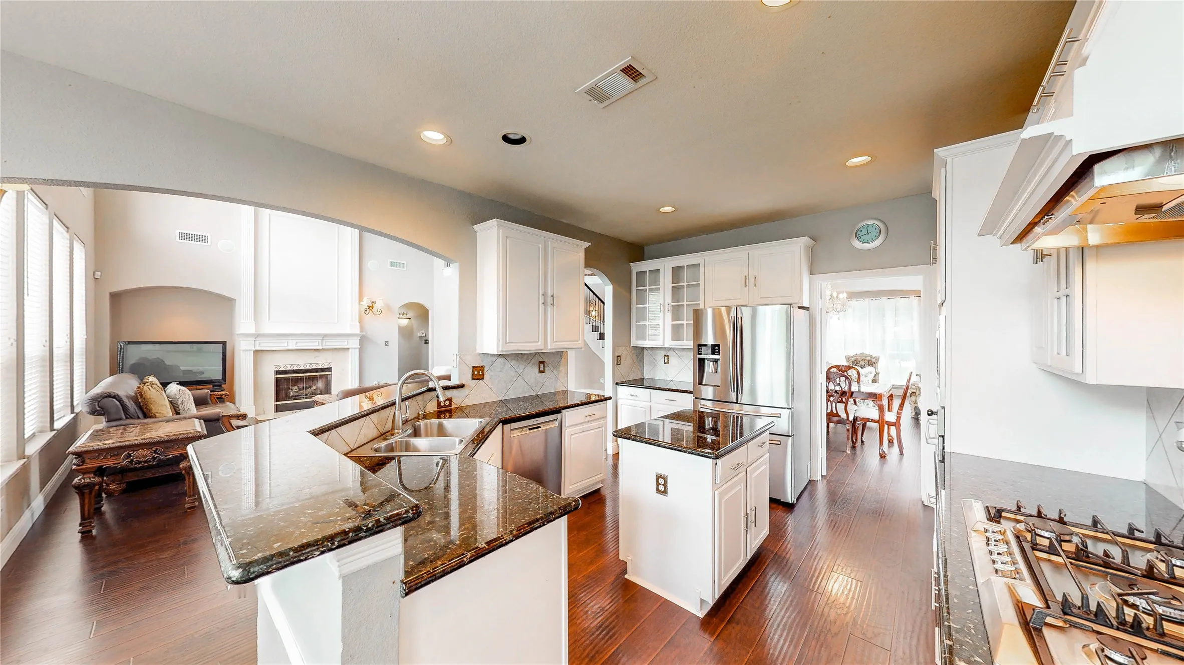 Single Family Residence For Sale in Denton County , 6120 Cobble Trail, Flower Mound, Texas 75028, 4 Bedroom, 4 Bathroom, 3 Garage spaces, 3,479 Sqft, built in 2001, mls#21294993, Real Estate Agent in Flower Mound, Homes For Sale in Denton county, Homes For Sale in Flower Mound, Realtor in Flower Mound Texas, Real Estate Brokerage Independent Realty Texas, Luminita Cordes Realtor