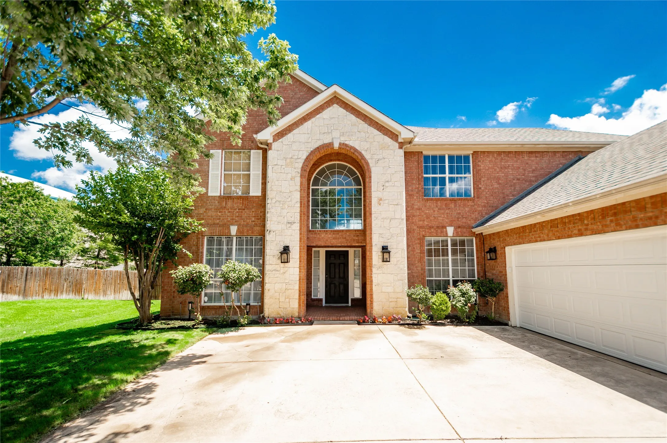 Single Family Residence For Sale in Denton County , 6120 Cobble Trail, Flower Mound, Texas 75028, 4 Bedroom, 4 Bathroom, 3 Garage spaces, 3,479 Sqft, built in 2001, mls#21294993, Real Estate Agent in Flower Mound, Homes For Sale in Denton county, Homes For Sale in Flower Mound, Realtor in Flower Mound Texas, Real Estate Brokerage Independent Realty Texas, Luminita Cordes Realtor
