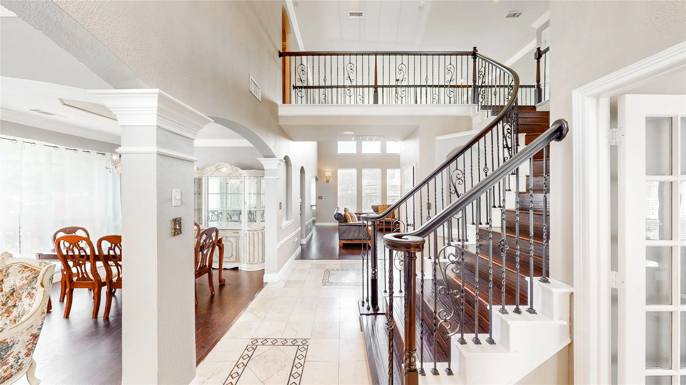 Single Family Residence For Sale in Denton County , 6120 Cobble Trail, Flower Mound, Texas 75028, 4 Bedroom, 4 Bathroom, 3 Garage spaces, 3,479 Sqft, built in 2001, mls#21294993, Real Estate Agent in Flower Mound, Homes For Sale in Denton county, Homes For Sale in Flower Mound, Realtor in Flower Mound Texas, Real Estate Brokerage Independent Realty Texas, Luminita Cordes Realtor