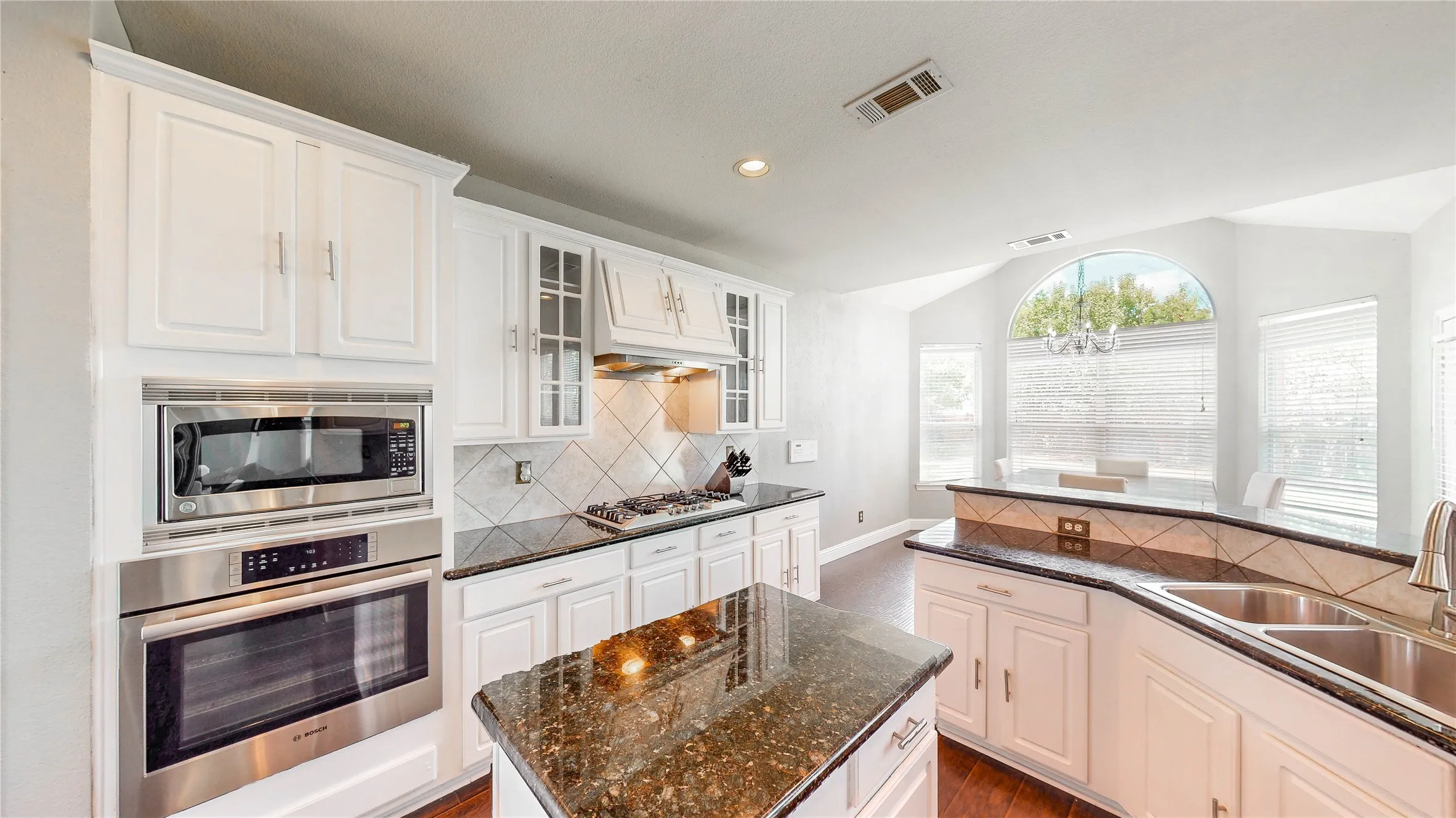 Single Family Residence For Sale in Denton County , 6120 Cobble Trail, Flower Mound, Texas 75028, 4 Bedroom, 4 Bathroom, 3 Garage spaces, 3,479 Sqft, built in 2001, mls#21294993, Real Estate Agent in Flower Mound, Homes For Sale in Denton county, Homes For Sale in Flower Mound, Realtor in Flower Mound Texas, Real Estate Brokerage Independent Realty Texas, Luminita Cordes Realtor