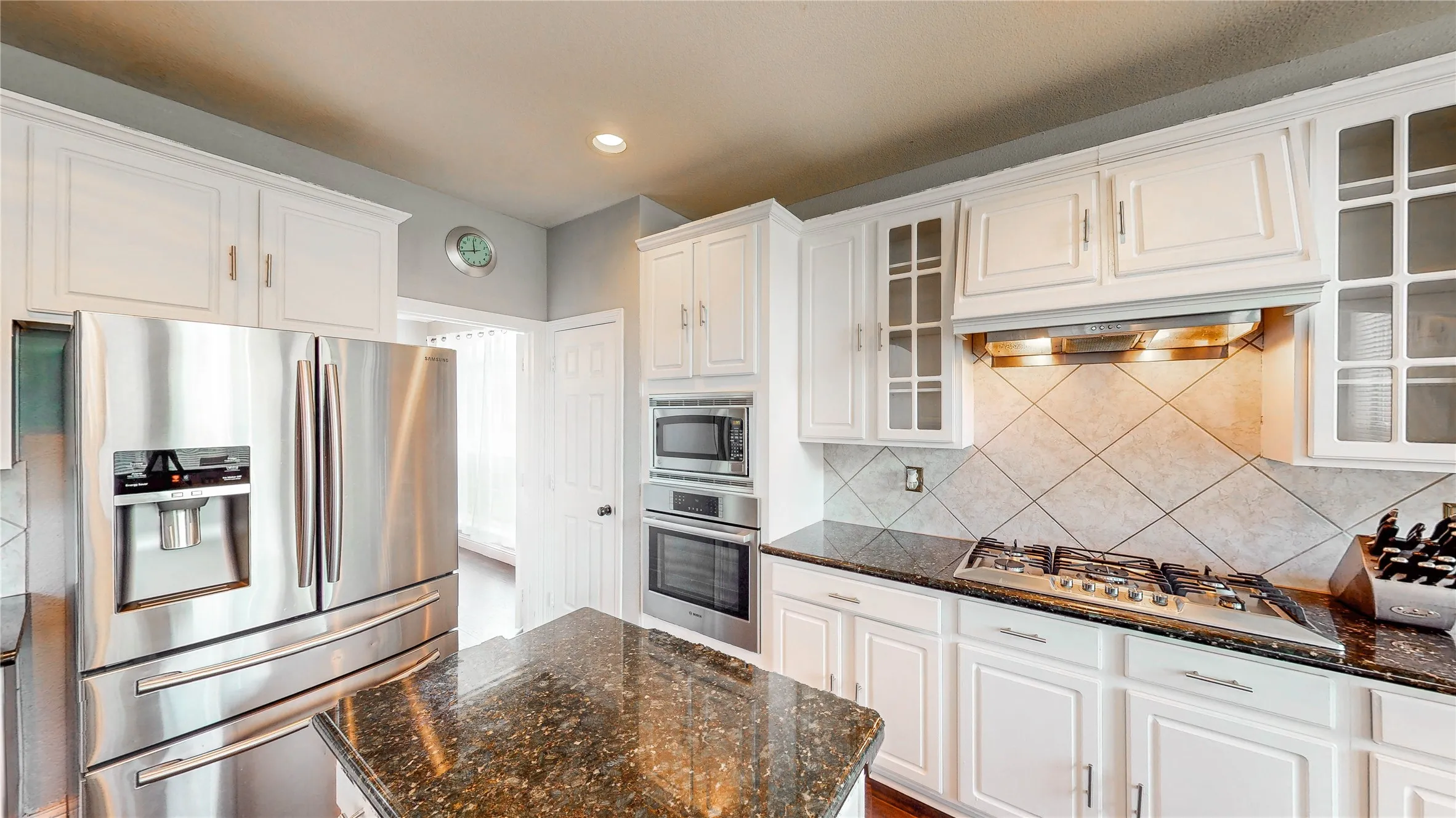 Single Family Residence For Sale in Denton County , 6120 Cobble Trail, Flower Mound, Texas 75028, 4 Bedroom, 4 Bathroom, 3 Garage spaces, 3,479 Sqft, built in 2001, mls#21294993, Real Estate Agent in Flower Mound, Homes For Sale in Denton county, Homes For Sale in Flower Mound, Realtor in Flower Mound Texas, Real Estate Brokerage Independent Realty Texas, Luminita Cordes Realtor
