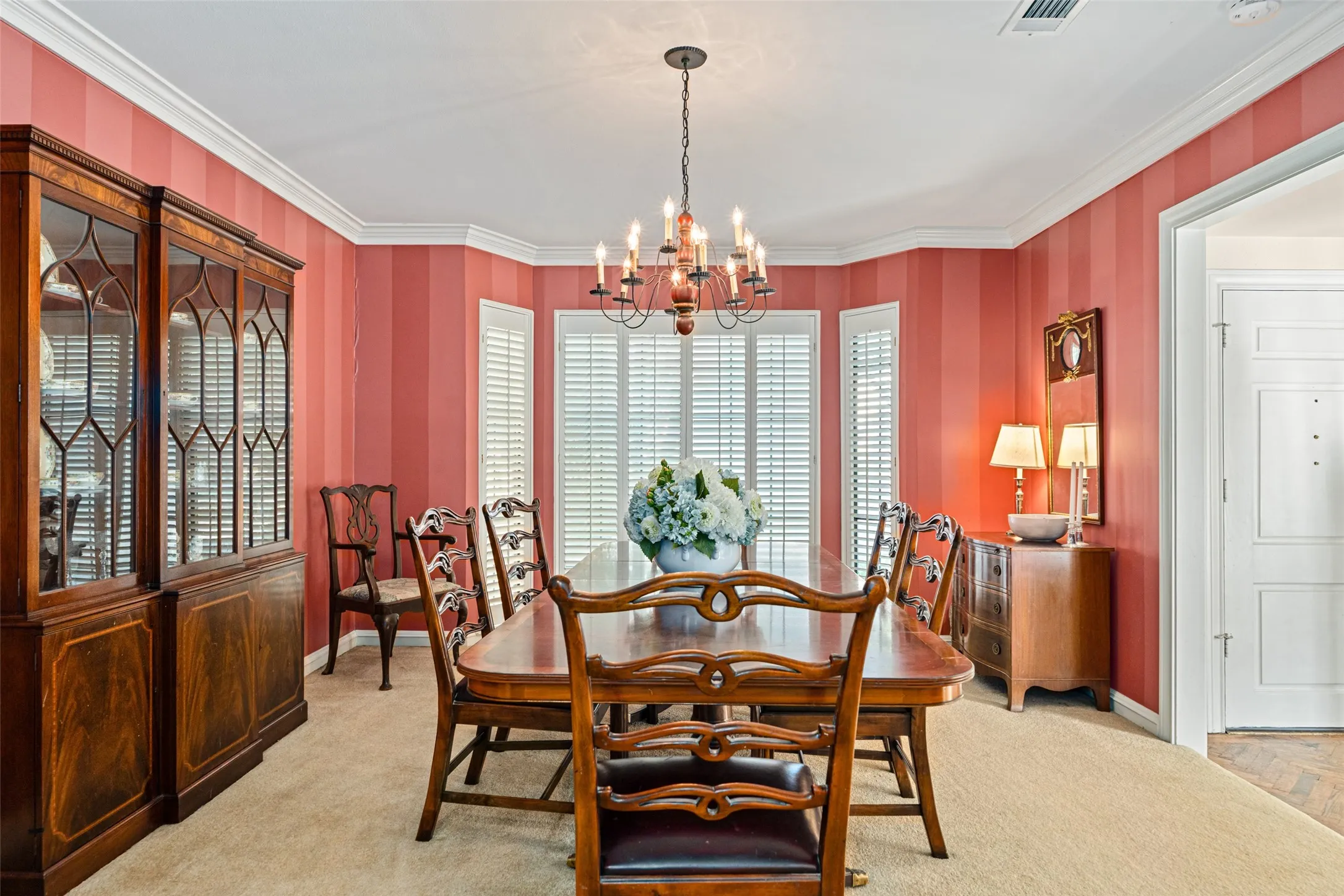 Single Family Residence For Sale in Dallas County , 3 Royal Terrace Court, Dallas, Texas 75225, 3 Bedroom, 3 Bathroom, 2 Garage spaces, 3,397 Sqft, built in 1979, mls#21295023, Real Estate Agent in Dallas, Homes For Sale in Dallas county, Homes For Sale in Dallas, Realtor in Dallas Texas, Real Estate Brokerage Independent Realty Texas, Luminita Cordes Realtor