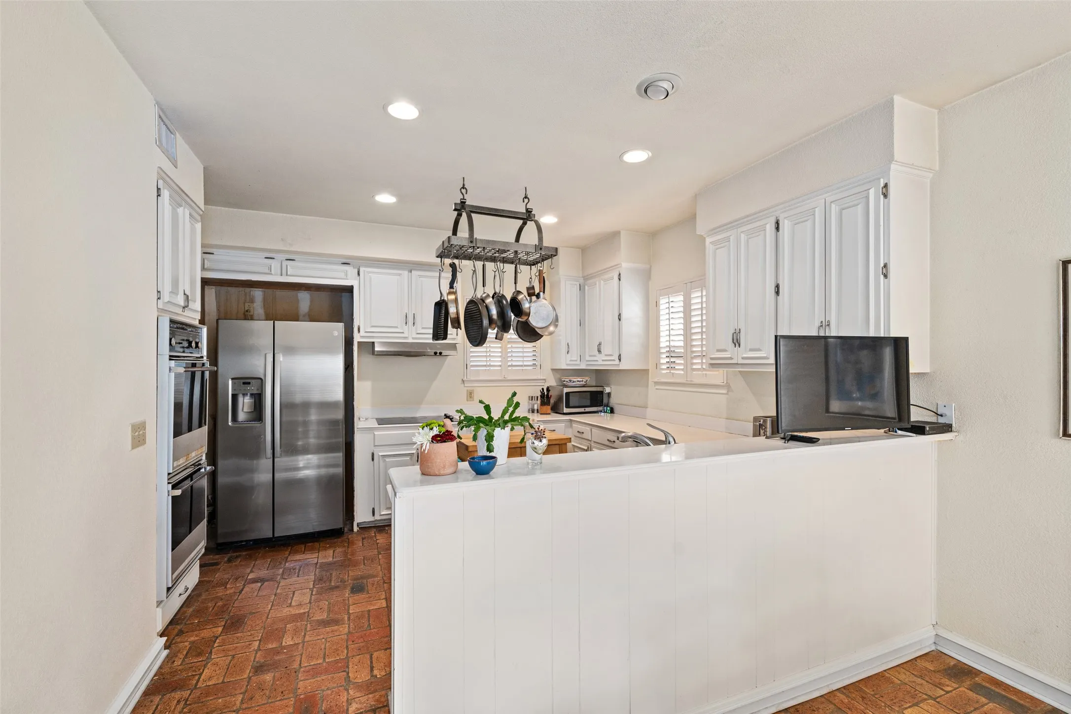 Single Family Residence For Sale in Dallas County , 3 Royal Terrace Court, Dallas, Texas 75225, 3 Bedroom, 3 Bathroom, 2 Garage spaces, 3,397 Sqft, built in 1979, mls#21295023, Real Estate Agent in Dallas, Homes For Sale in Dallas county, Homes For Sale in Dallas, Realtor in Dallas Texas, Real Estate Brokerage Independent Realty Texas, Luminita Cordes Realtor