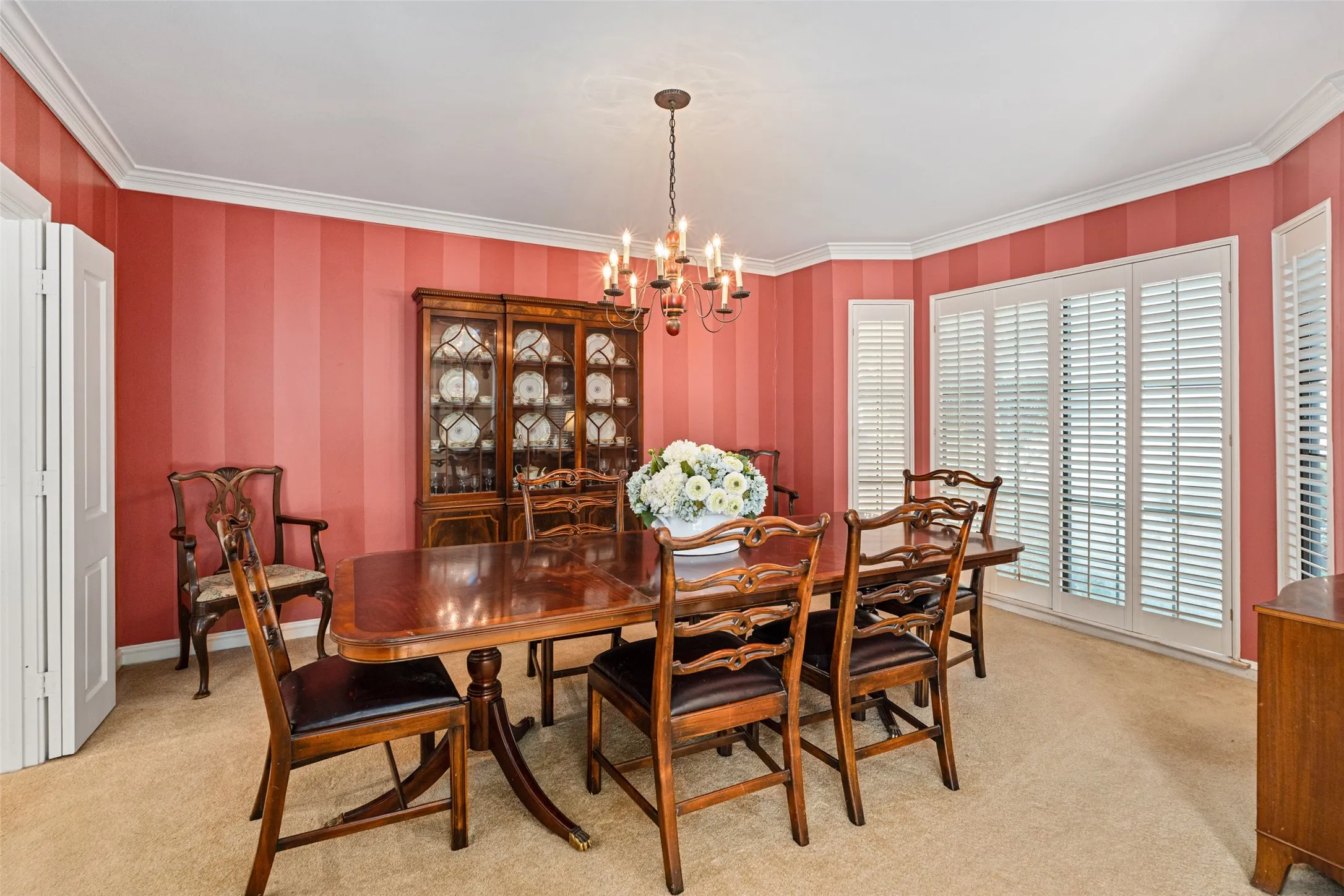 Single Family Residence For Sale in Dallas County , 3 Royal Terrace Court, Dallas, Texas 75225, 3 Bedroom, 3 Bathroom, 2 Garage spaces, 3,397 Sqft, built in 1979, mls#21295023, Real Estate Agent in Dallas, Homes For Sale in Dallas county, Homes For Sale in Dallas, Realtor in Dallas Texas, Real Estate Brokerage Independent Realty Texas, Luminita Cordes Realtor