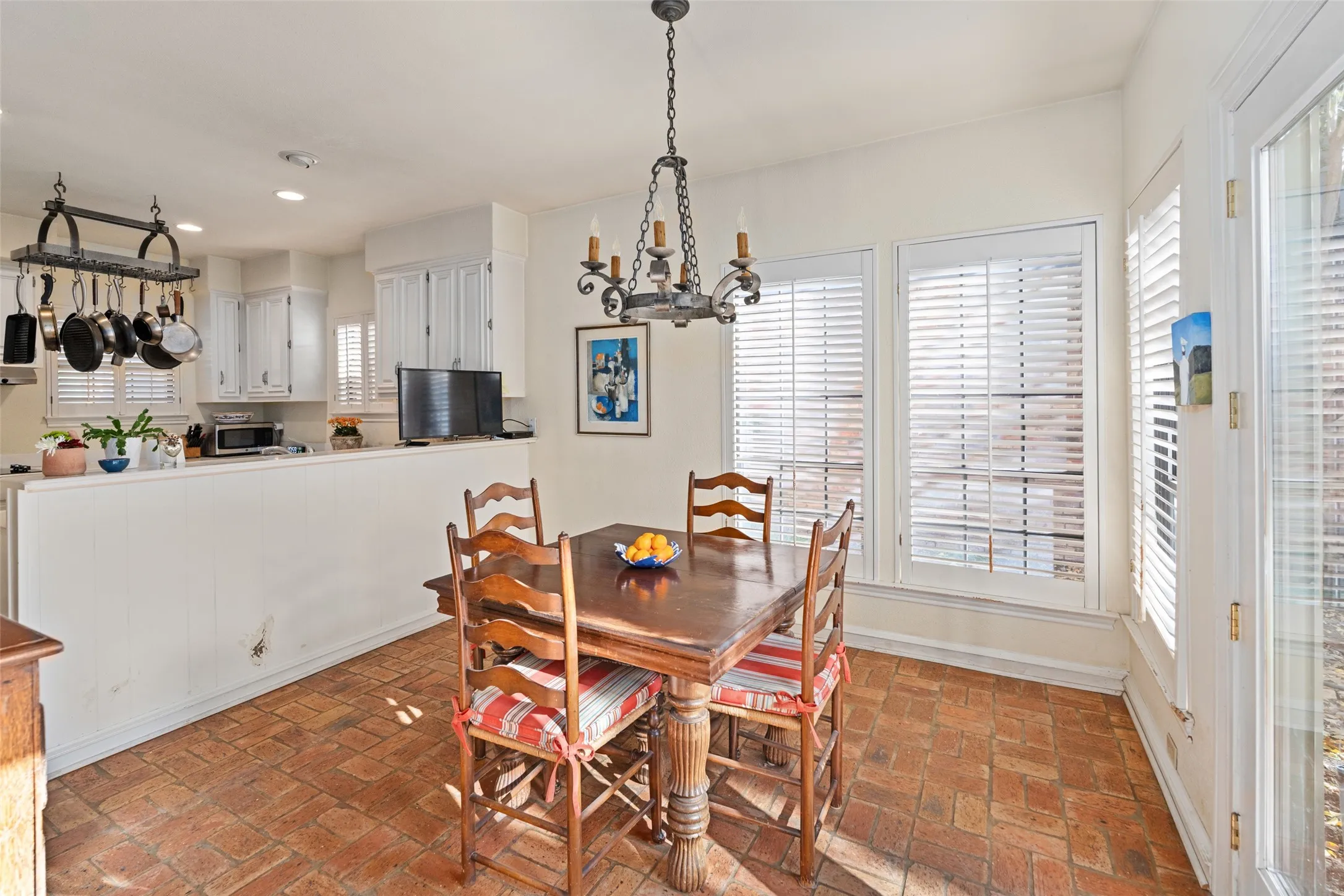 Single Family Residence For Sale in Dallas County , 3 Royal Terrace Court, Dallas, Texas 75225, 3 Bedroom, 3 Bathroom, 2 Garage spaces, 3,397 Sqft, built in 1979, mls#21295023, Real Estate Agent in Dallas, Homes For Sale in Dallas county, Homes For Sale in Dallas, Realtor in Dallas Texas, Real Estate Brokerage Independent Realty Texas, Luminita Cordes Realtor