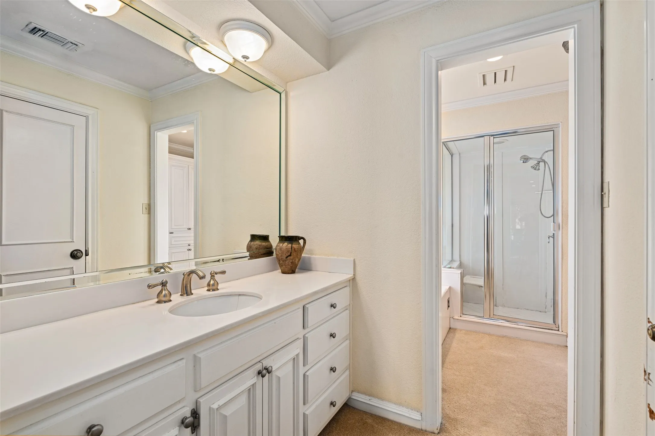 Single Family Residence For Sale in Dallas County , 3 Royal Terrace Court, Dallas, Texas 75225, 3 Bedroom, 3 Bathroom, 2 Garage spaces, 3,397 Sqft, built in 1979, mls#21295023, Real Estate Agent in Dallas, Homes For Sale in Dallas county, Homes For Sale in Dallas, Realtor in Dallas Texas, Real Estate Brokerage Independent Realty Texas, Luminita Cordes Realtor