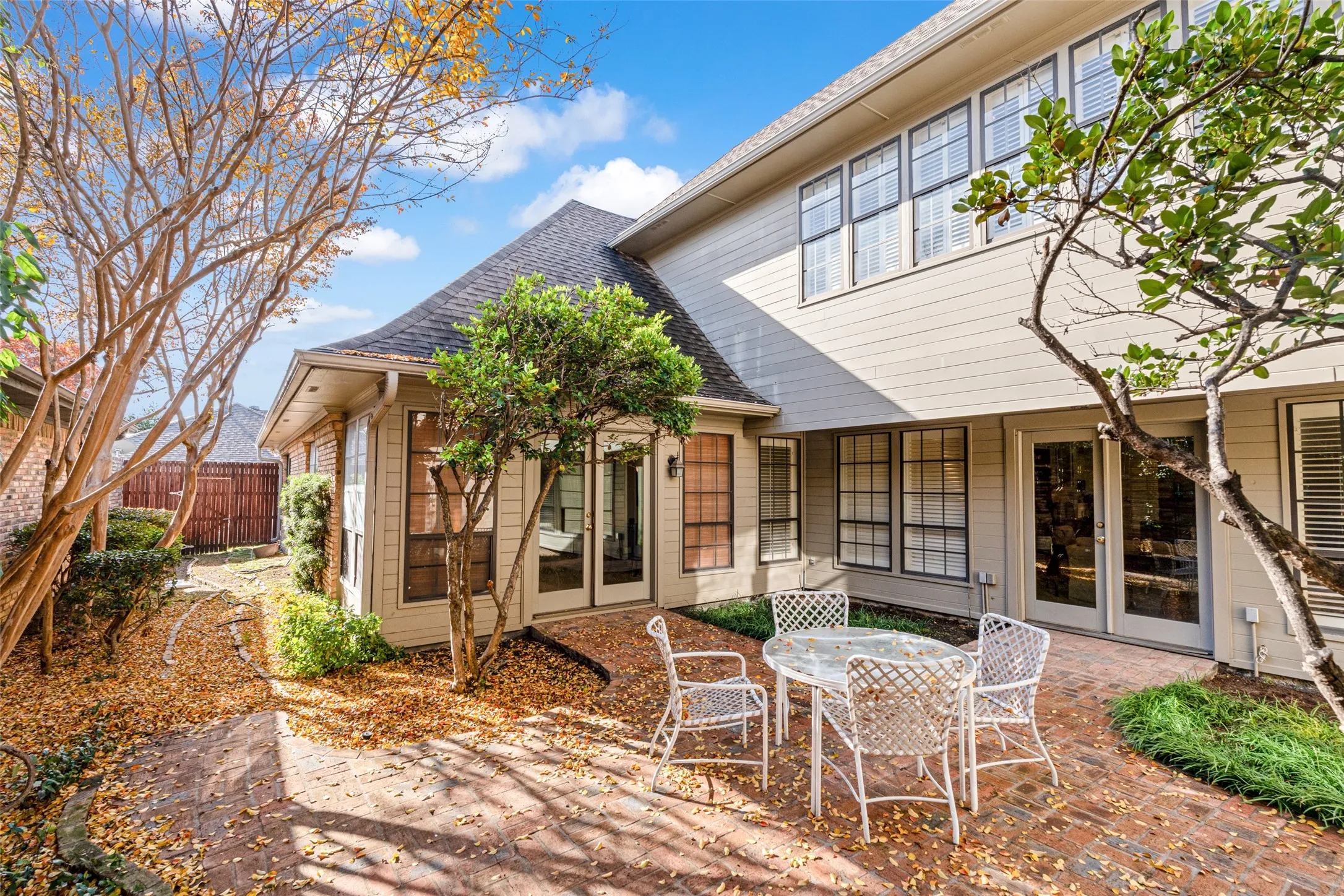 Single Family Residence For Sale in Dallas County , 3 Royal Terrace Court, Dallas, Texas 75225, 3 Bedroom, 3 Bathroom, 2 Garage spaces, 3,397 Sqft, built in 1979, mls#21295023, Real Estate Agent in Dallas, Homes For Sale in Dallas county, Homes For Sale in Dallas, Realtor in Dallas Texas, Real Estate Brokerage Independent Realty Texas, Luminita Cordes Realtor