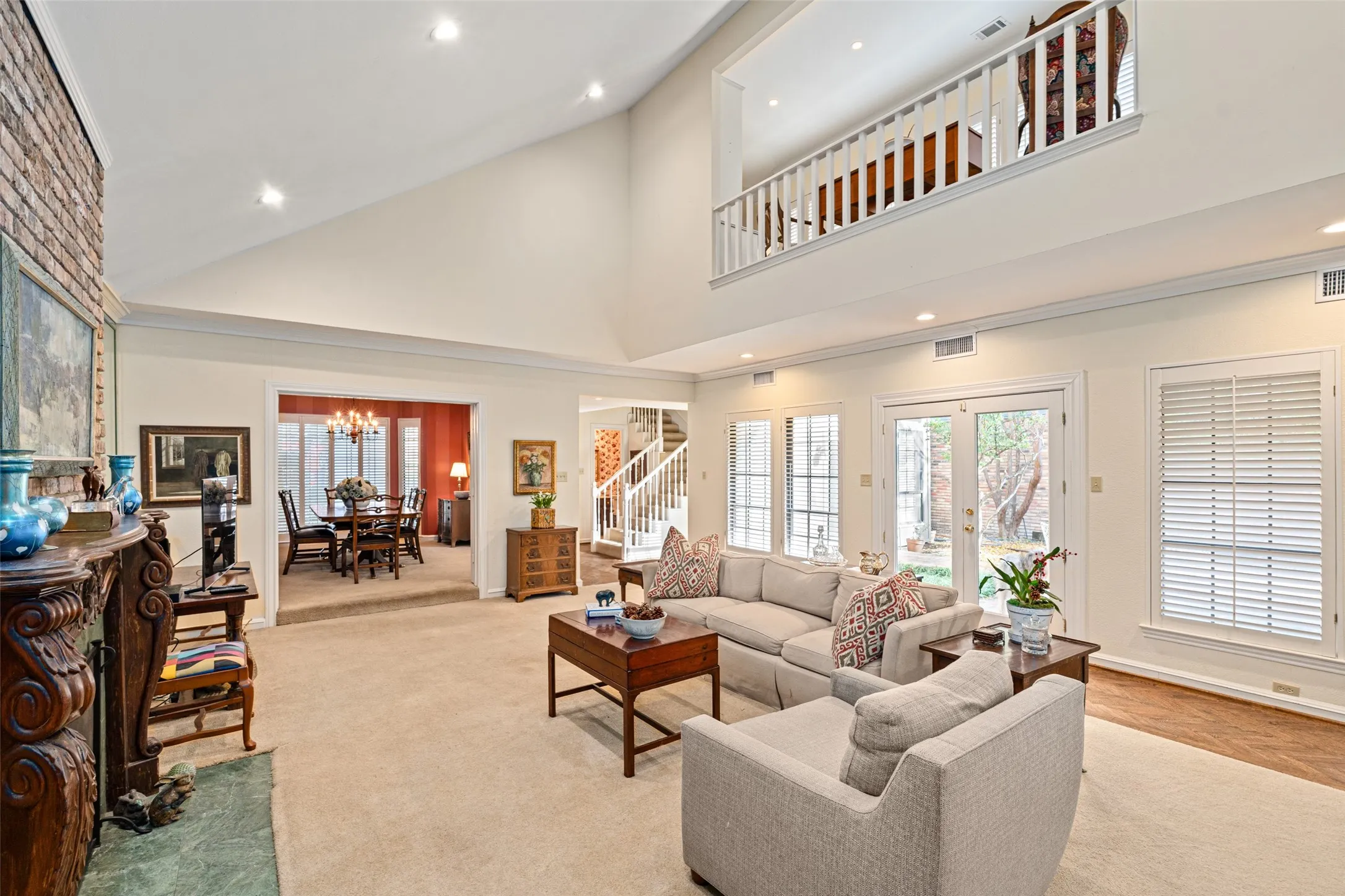 Single Family Residence For Sale in Dallas County , 3 Royal Terrace Court, Dallas, Texas 75225, 3 Bedroom, 3 Bathroom, 2 Garage spaces, 3,397 Sqft, built in 1979, mls#21295023, Real Estate Agent in Dallas, Homes For Sale in Dallas county, Homes For Sale in Dallas, Realtor in Dallas Texas, Real Estate Brokerage Independent Realty Texas, Luminita Cordes Realtor