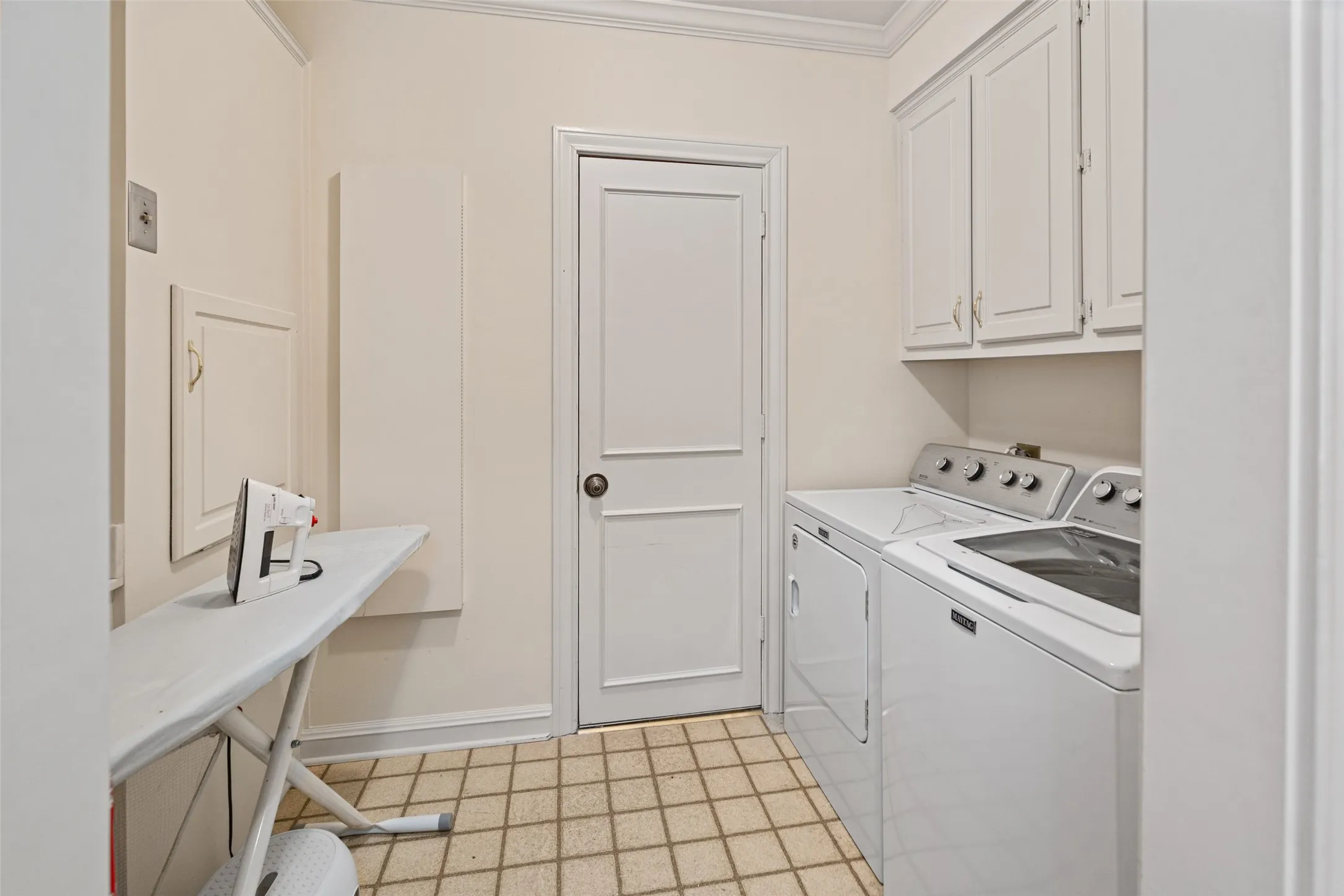 Single Family Residence For Sale in Dallas County , 3 Royal Terrace Court, Dallas, Texas 75225, 3 Bedroom, 3 Bathroom, 2 Garage spaces, 3,397 Sqft, built in 1979, mls#21295023, Real Estate Agent in Dallas, Homes For Sale in Dallas county, Homes For Sale in Dallas, Realtor in Dallas Texas, Real Estate Brokerage Independent Realty Texas, Luminita Cordes Realtor
