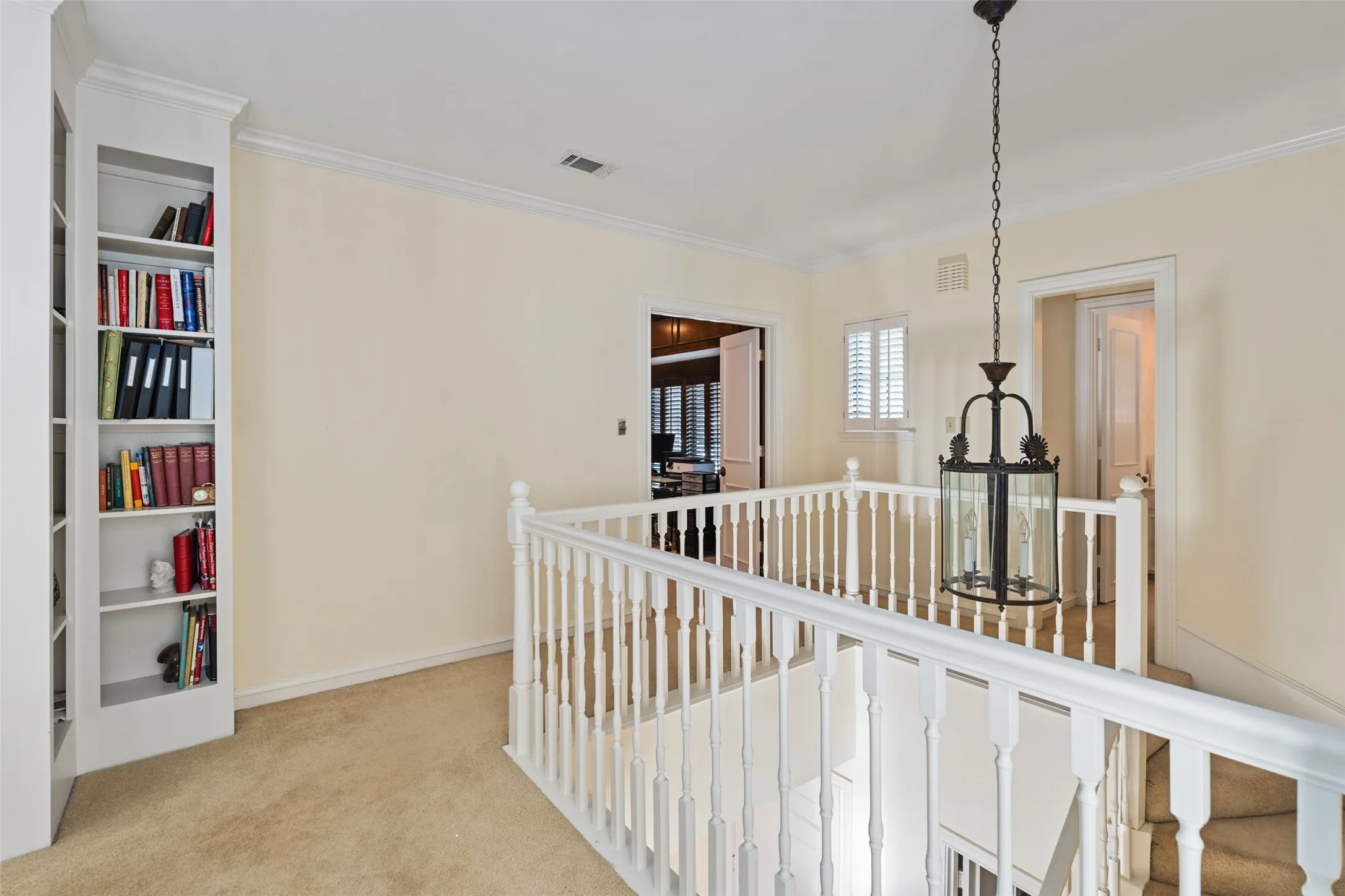 Single Family Residence For Sale in Dallas County , 3 Royal Terrace Court, Dallas, Texas 75225, 3 Bedroom, 3 Bathroom, 2 Garage spaces, 3,397 Sqft, built in 1979, mls#21295023, Real Estate Agent in Dallas, Homes For Sale in Dallas county, Homes For Sale in Dallas, Realtor in Dallas Texas, Real Estate Brokerage Independent Realty Texas, Luminita Cordes Realtor