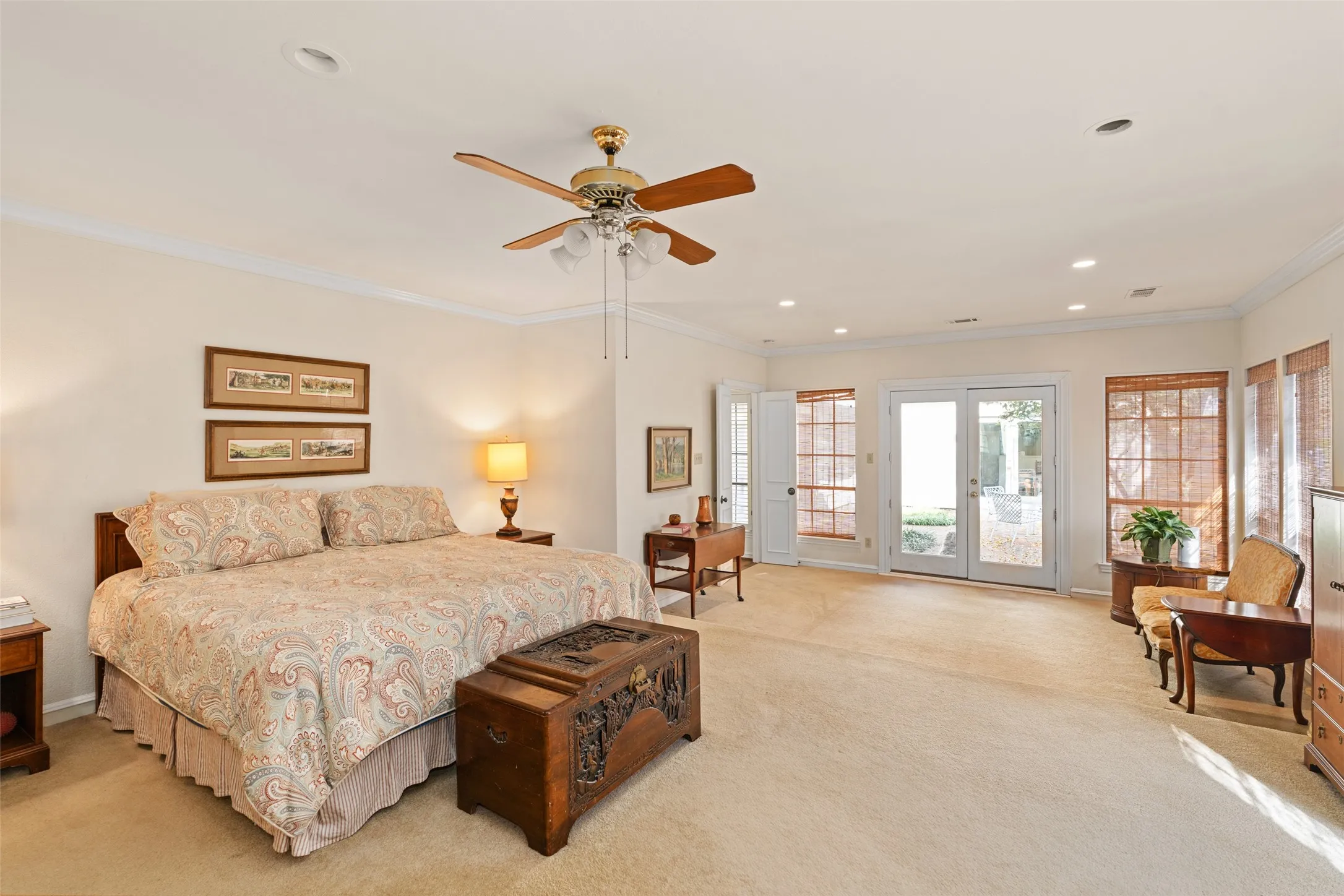 Single Family Residence For Sale in Dallas County , 3 Royal Terrace Court, Dallas, Texas 75225, 3 Bedroom, 3 Bathroom, 2 Garage spaces, 3,397 Sqft, built in 1979, mls#21295023, Real Estate Agent in Dallas, Homes For Sale in Dallas county, Homes For Sale in Dallas, Realtor in Dallas Texas, Real Estate Brokerage Independent Realty Texas, Luminita Cordes Realtor