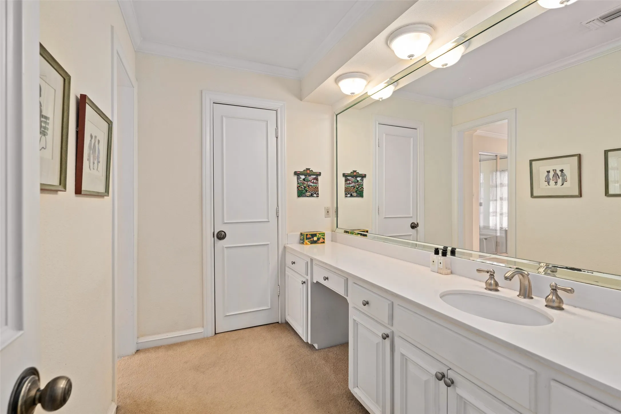 Single Family Residence For Sale in Dallas County , 3 Royal Terrace Court, Dallas, Texas 75225, 3 Bedroom, 3 Bathroom, 2 Garage spaces, 3,397 Sqft, built in 1979, mls#21295023, Real Estate Agent in Dallas, Homes For Sale in Dallas county, Homes For Sale in Dallas, Realtor in Dallas Texas, Real Estate Brokerage Independent Realty Texas, Luminita Cordes Realtor