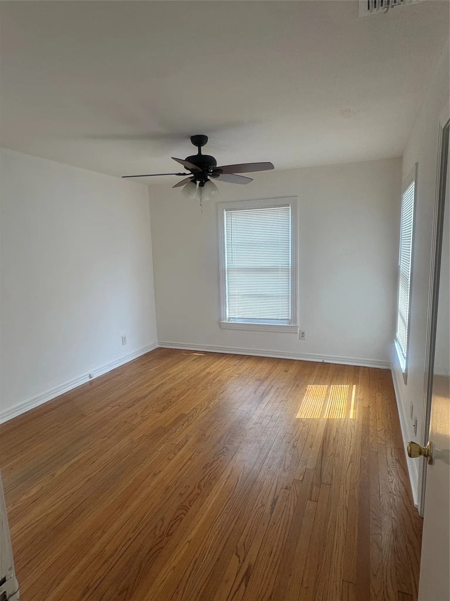 Single Family Residence For Sale in Tarrant County , 4228 Winfield Avenue, Fort Worth, Texas 76109, 4 Bedroom, 2 Bathroom, 1 Garage spaces, 1,486 Sqft, built in 1950, mls#21294947, Real Estate Agent in Fort Worth, Homes For Sale in Tarrant county, Homes For Sale in Fort Worth, Realtor in Fort Worth Texas, Real Estate Brokerage Independent Realty Texas, Luminita Cordes Realtor