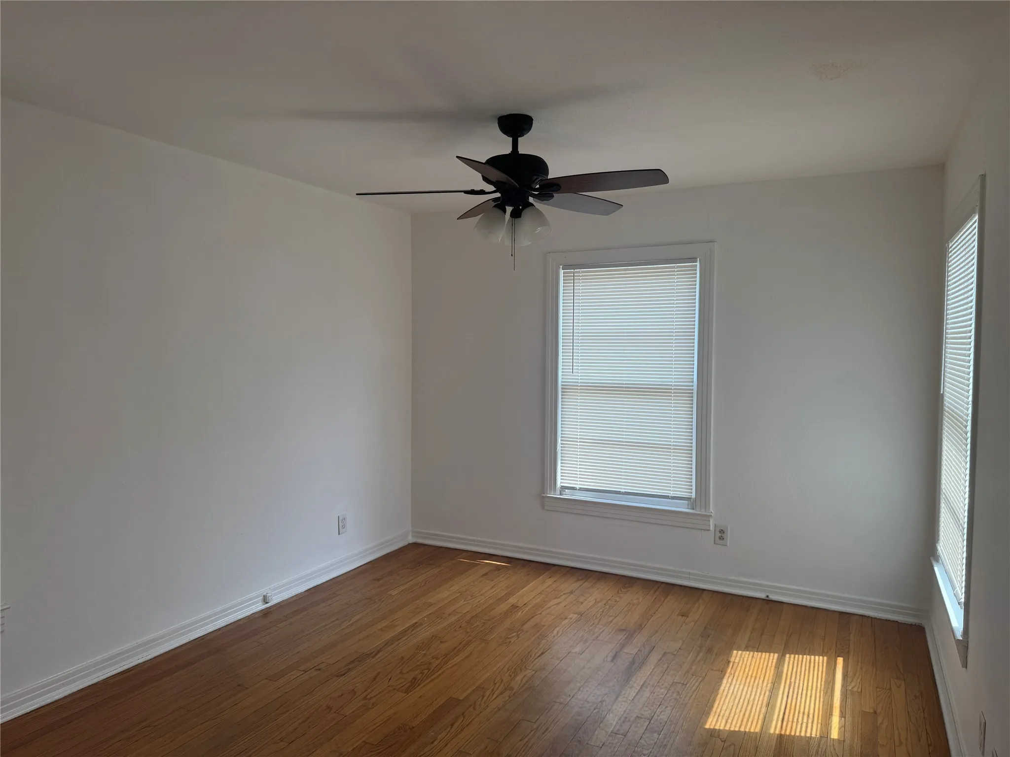 Single Family Residence For Sale in Tarrant County , 4228 Winfield Avenue, Fort Worth, Texas 76109, 4 Bedroom, 2 Bathroom, 1 Garage spaces, 1,486 Sqft, built in 1950, mls#21294947, Real Estate Agent in Fort Worth, Homes For Sale in Tarrant county, Homes For Sale in Fort Worth, Realtor in Fort Worth Texas, Real Estate Brokerage Independent Realty Texas, Luminita Cordes Realtor