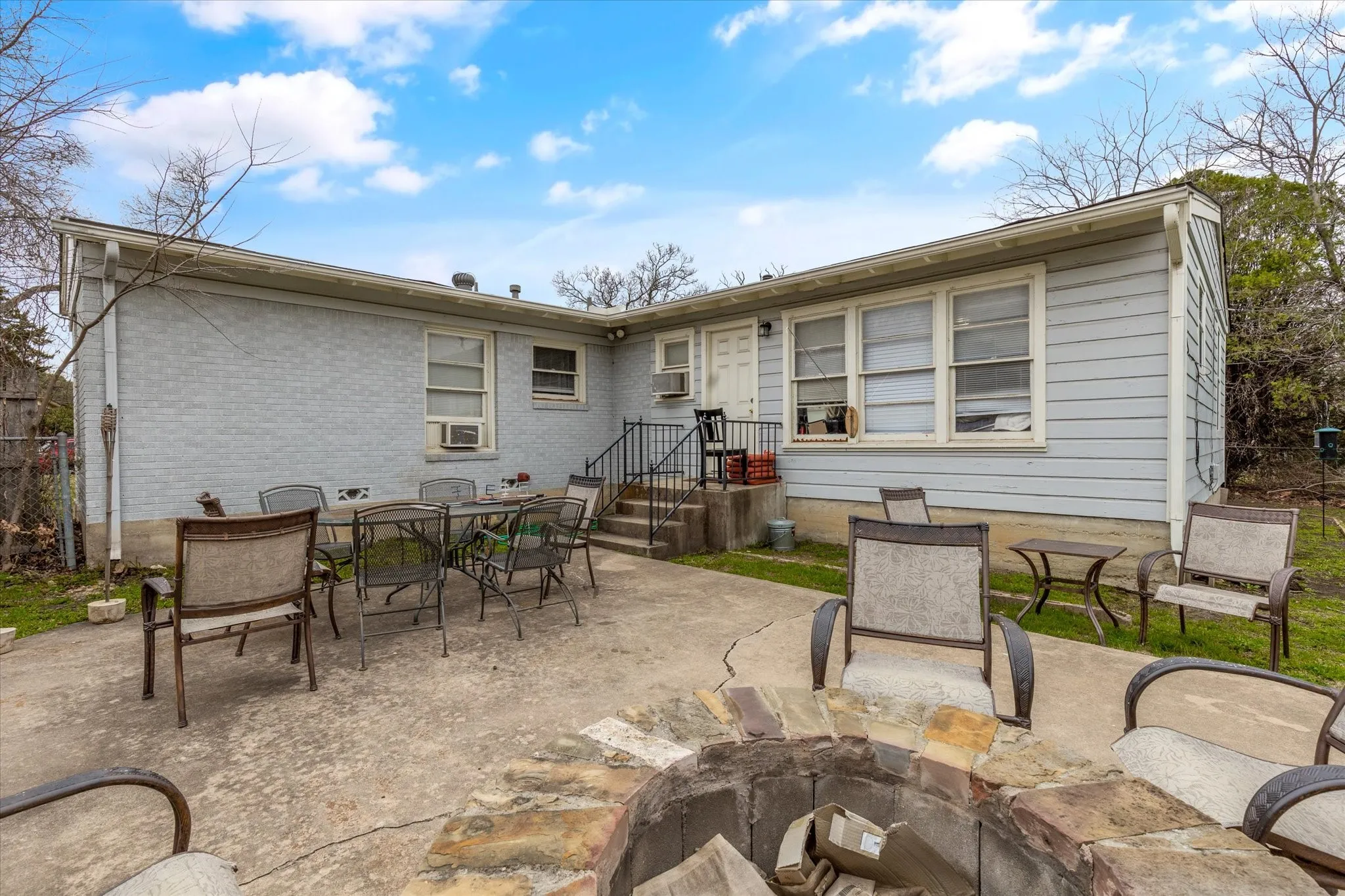 Single Family Residence For Sale in Tarrant County , 4228 Winfield Avenue, Fort Worth, Texas 76109, 4 Bedroom, 2 Bathroom, 1 Garage spaces, 1,486 Sqft, built in 1950, mls#21294947, Real Estate Agent in Fort Worth, Homes For Sale in Tarrant county, Homes For Sale in Fort Worth, Realtor in Fort Worth Texas, Real Estate Brokerage Independent Realty Texas, Luminita Cordes Realtor