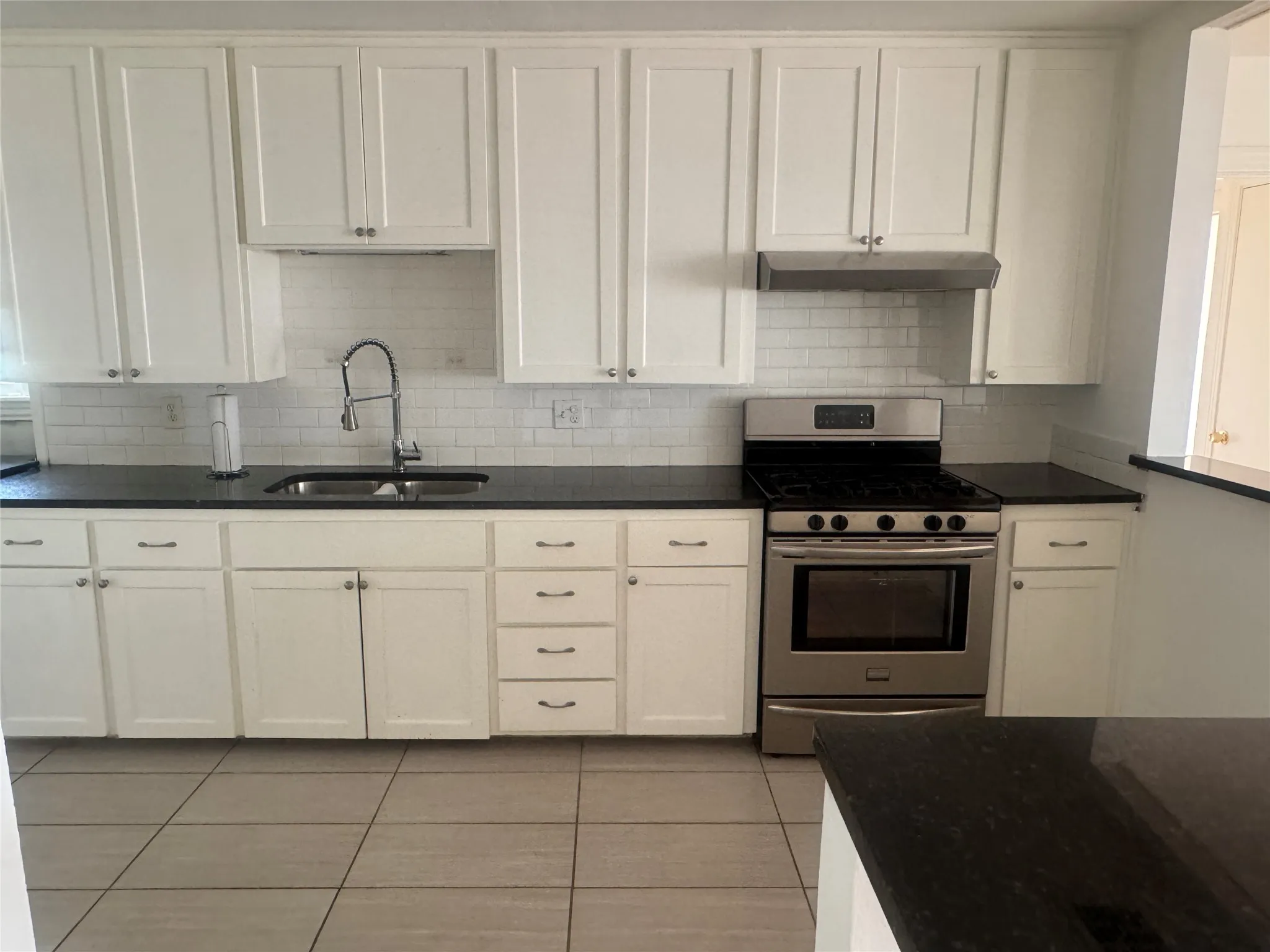 Single Family Residence For Sale in Tarrant County , 4228 Winfield Avenue, Fort Worth, Texas 76109, 4 Bedroom, 2 Bathroom, 1 Garage spaces, 1,486 Sqft, built in 1950, mls#21294947, Real Estate Agent in Fort Worth, Homes For Sale in Tarrant county, Homes For Sale in Fort Worth, Realtor in Fort Worth Texas, Real Estate Brokerage Independent Realty Texas, Luminita Cordes Realtor