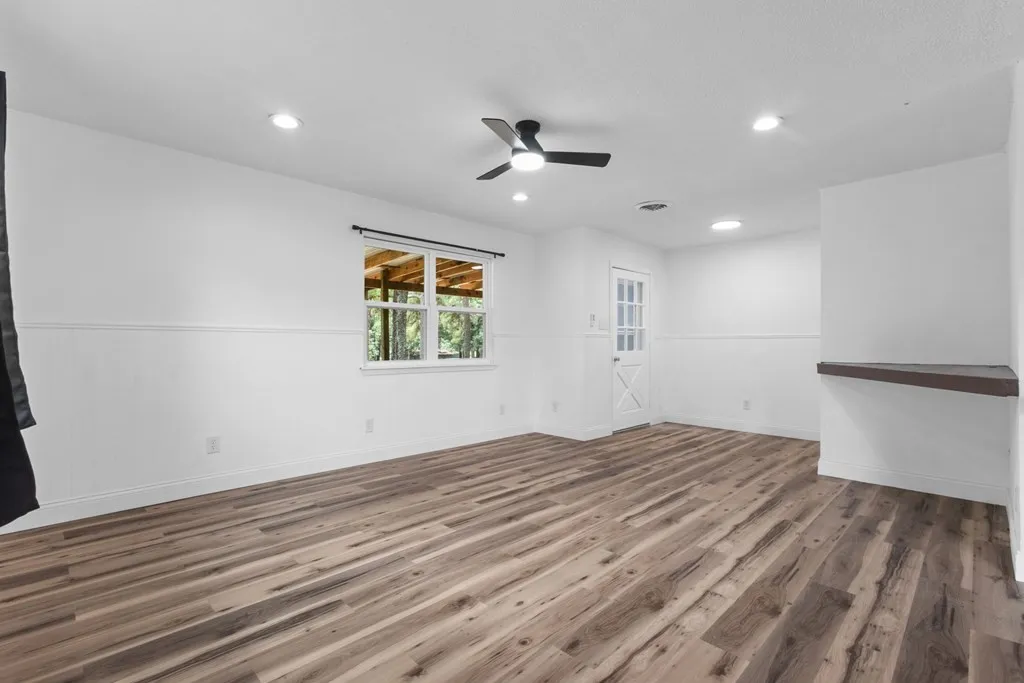 Single Family Residence For Sale in Henderson County , 128 Harmon Road, Gun Barrel City, Texas 75156, 3 Bedroom, 2 Bathroom, 1 Garage spaces, 2,002 Sqft, built in 1980, mls#21289121, Real Estate Agent in Gun Barrel City, Homes For Sale in Henderson county, Homes For Sale in Gun Barrel City, Realtor in Gun Barrel City Texas, Real Estate Brokerage Independent Realty Texas, Luminita Cordes Realtor