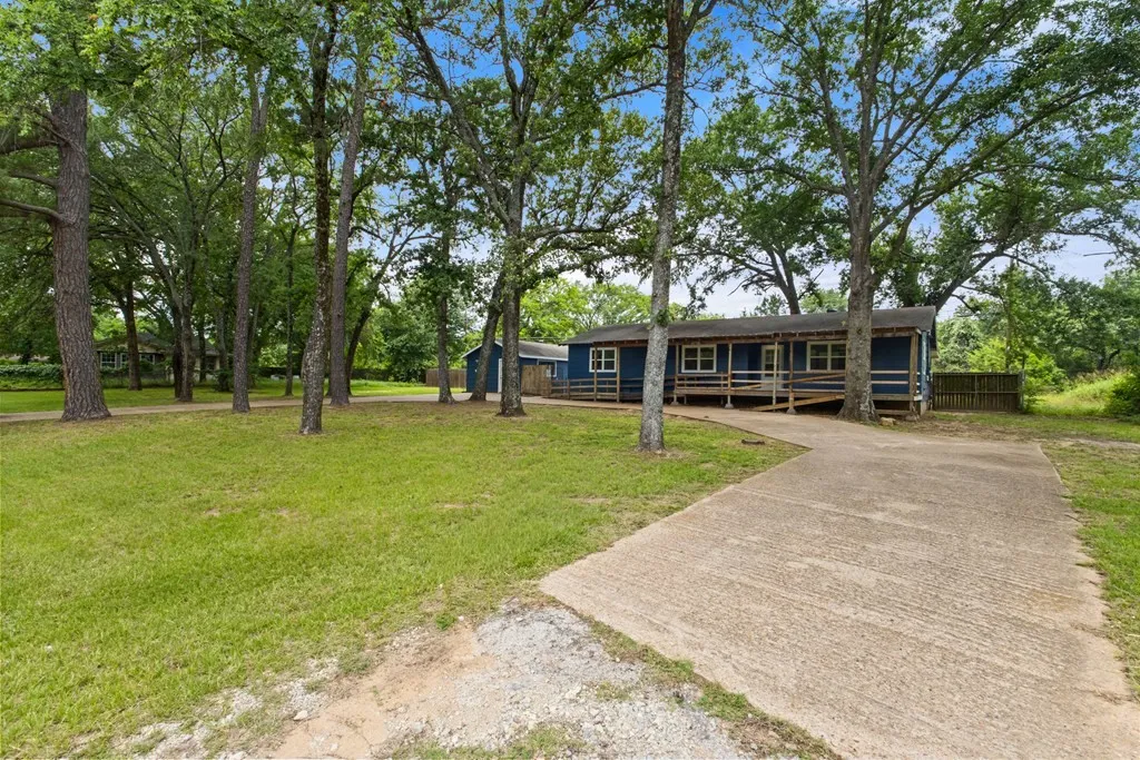 Single Family Residence For Sale in Henderson County , 128 Harmon Road, Gun Barrel City, Texas 75156, 3 Bedroom, 2 Bathroom, 1 Garage spaces, 2,002 Sqft, built in 1980, mls#21289121, Real Estate Agent in Gun Barrel City, Homes For Sale in Henderson county, Homes For Sale in Gun Barrel City, Realtor in Gun Barrel City Texas, Real Estate Brokerage Independent Realty Texas, Luminita Cordes Realtor
