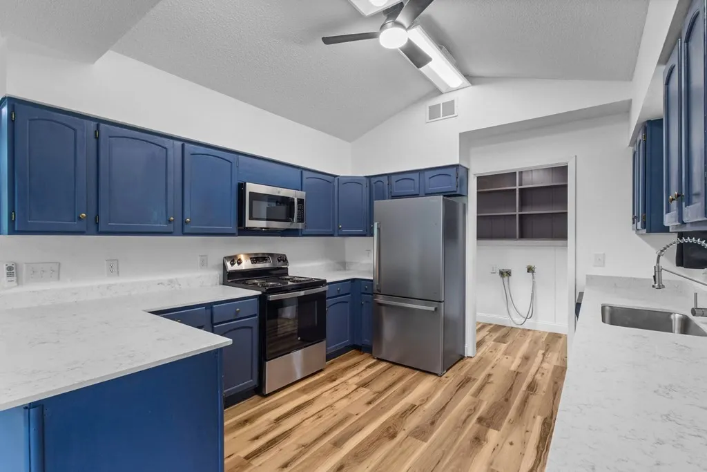 Single Family Residence For Sale in Henderson County , 128 Harmon Road, Gun Barrel City, Texas 75156, 3 Bedroom, 2 Bathroom, 1 Garage spaces, 2,002 Sqft, built in 1980, mls#21289121, Real Estate Agent in Gun Barrel City, Homes For Sale in Henderson county, Homes For Sale in Gun Barrel City, Realtor in Gun Barrel City Texas, Real Estate Brokerage Independent Realty Texas, Luminita Cordes Realtor