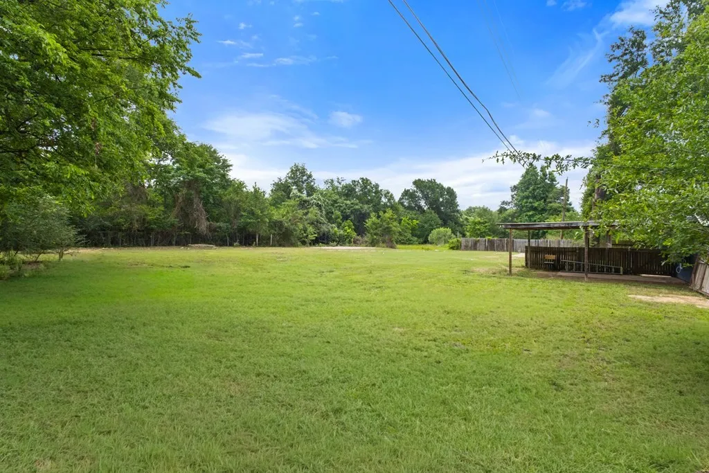 Single Family Residence For Sale in Henderson County , 128 Harmon Road, Gun Barrel City, Texas 75156, 3 Bedroom, 2 Bathroom, 1 Garage spaces, 2,002 Sqft, built in 1980, mls#21289121, Real Estate Agent in Gun Barrel City, Homes For Sale in Henderson county, Homes For Sale in Gun Barrel City, Realtor in Gun Barrel City Texas, Real Estate Brokerage Independent Realty Texas, Luminita Cordes Realtor