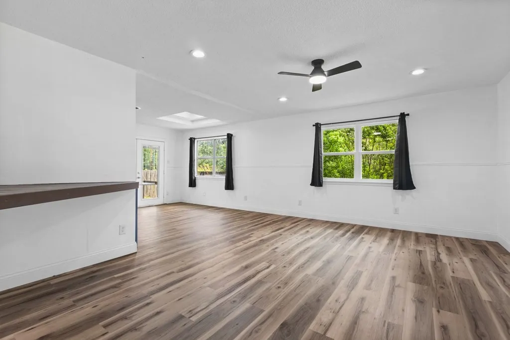 Single Family Residence For Sale in Henderson County , 128 Harmon Road, Gun Barrel City, Texas 75156, 3 Bedroom, 2 Bathroom, 1 Garage spaces, 2,002 Sqft, built in 1980, mls#21289121, Real Estate Agent in Gun Barrel City, Homes For Sale in Henderson county, Homes For Sale in Gun Barrel City, Realtor in Gun Barrel City Texas, Real Estate Brokerage Independent Realty Texas, Luminita Cordes Realtor