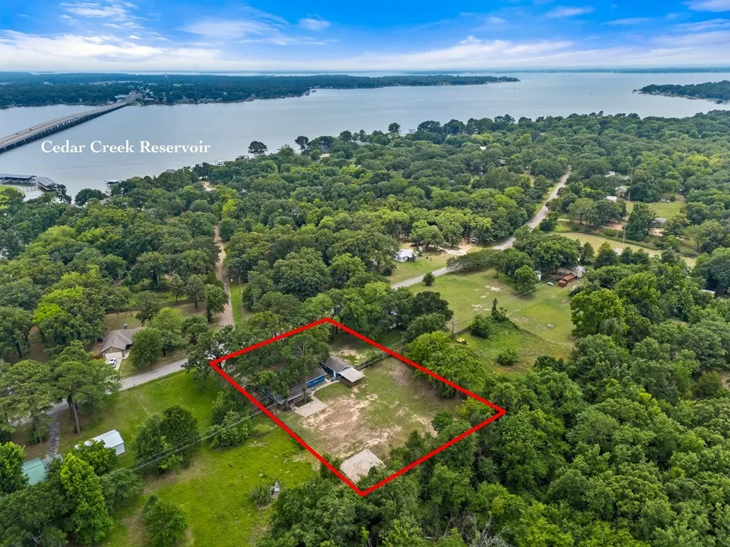 Single Family Residence For Sale in Henderson County , 128 Harmon Road, Gun Barrel City, Texas 75156, 3 Bedroom, 2 Bathroom, 1 Garage spaces, 2,002 Sqft, built in 1980, mls#21289121, Real Estate Agent in Gun Barrel City, Homes For Sale in Henderson county, Homes For Sale in Gun Barrel City, Realtor in Gun Barrel City Texas, Real Estate Brokerage Independent Realty Texas, Luminita Cordes Realtor