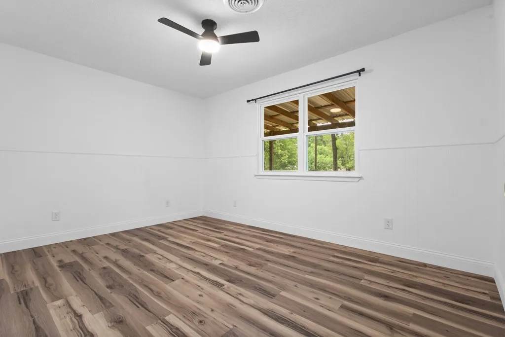 Single Family Residence For Sale in Henderson County , 128 Harmon Road, Gun Barrel City, Texas 75156, 3 Bedroom, 2 Bathroom, 1 Garage spaces, 2,002 Sqft, built in 1980, mls#21289121, Real Estate Agent in Gun Barrel City, Homes For Sale in Henderson county, Homes For Sale in Gun Barrel City, Realtor in Gun Barrel City Texas, Real Estate Brokerage Independent Realty Texas, Luminita Cordes Realtor