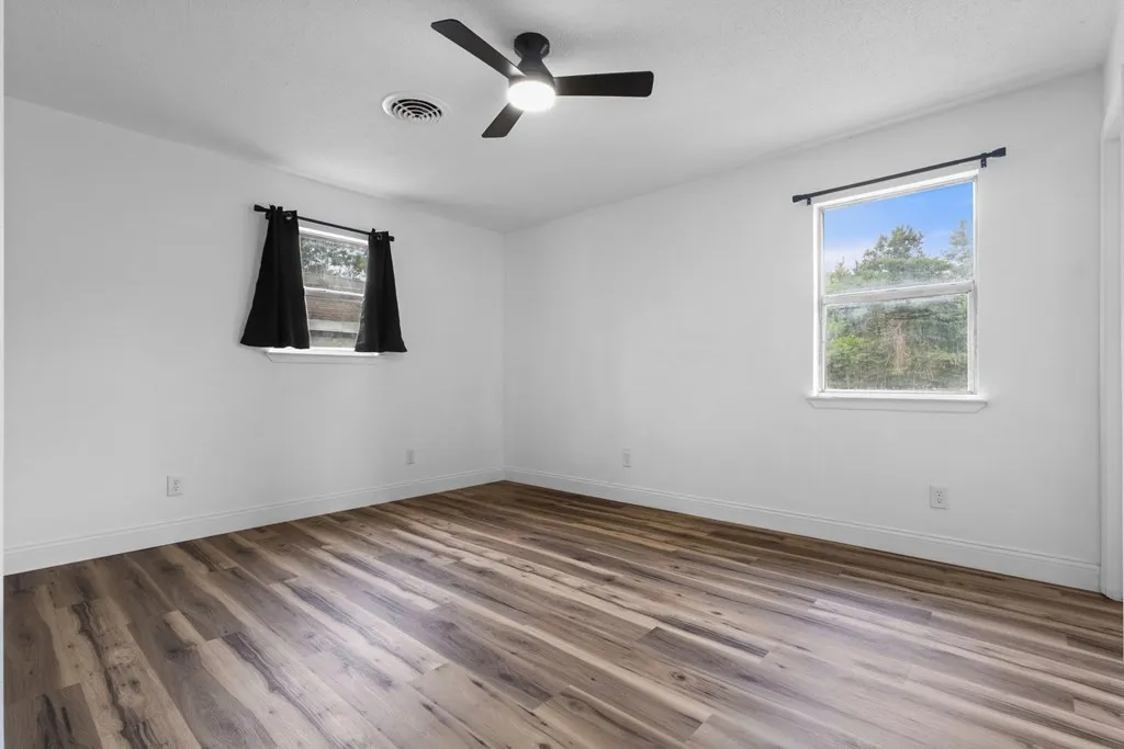 Single Family Residence For Sale in Henderson County , 128 Harmon Road, Gun Barrel City, Texas 75156, 3 Bedroom, 2 Bathroom, 1 Garage spaces, 2,002 Sqft, built in 1980, mls#21289121, Real Estate Agent in Gun Barrel City, Homes For Sale in Henderson county, Homes For Sale in Gun Barrel City, Realtor in Gun Barrel City Texas, Real Estate Brokerage Independent Realty Texas, Luminita Cordes Realtor