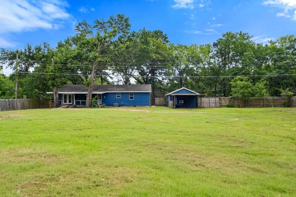 Single Family Residence For Sale in Henderson County , 128 Harmon Road, Gun Barrel City, Texas 75156, 3 Bedroom, 2 Bathroom, 1 Garage spaces, 2,002 Sqft, built in 1980, mls#21289121, Real Estate Agent in Gun Barrel City, Homes For Sale in Henderson county, Homes For Sale in Gun Barrel City, Realtor in Gun Barrel City Texas, Real Estate Brokerage Independent Realty Texas, Luminita Cordes Realtor