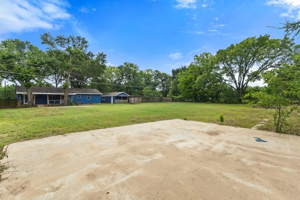 Single Family Residence For Sale in Henderson County , 128 Harmon Road, Gun Barrel City, Texas 75156, 3 Bedroom, 2 Bathroom, 1 Garage spaces, 2,002 Sqft, built in 1980, mls#21289121, Real Estate Agent in Gun Barrel City, Homes For Sale in Henderson county, Homes For Sale in Gun Barrel City, Realtor in Gun Barrel City Texas, Real Estate Brokerage Independent Realty Texas, Luminita Cordes Realtor