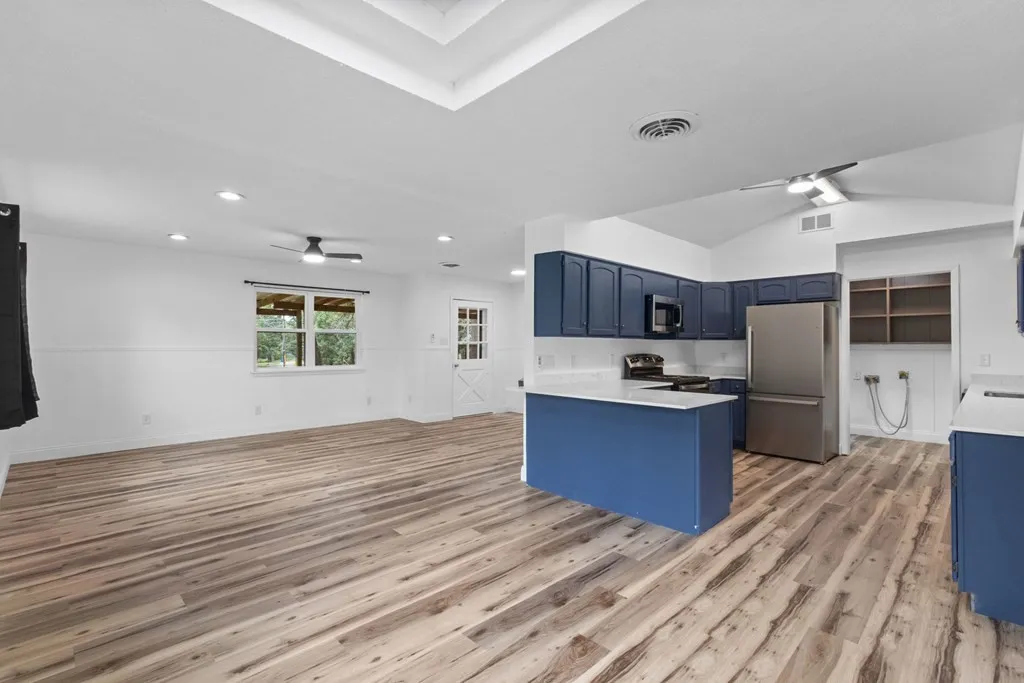 Single Family Residence For Sale in Henderson County , 128 Harmon Road, Gun Barrel City, Texas 75156, 3 Bedroom, 2 Bathroom, 1 Garage spaces, 2,002 Sqft, built in 1980, mls#21289121, Real Estate Agent in Gun Barrel City, Homes For Sale in Henderson county, Homes For Sale in Gun Barrel City, Realtor in Gun Barrel City Texas, Real Estate Brokerage Independent Realty Texas, Luminita Cordes Realtor