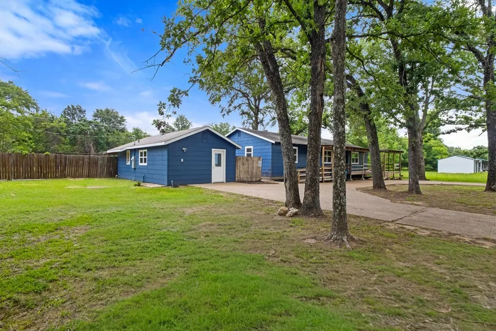 Single Family Residence For Sale in Henderson County , 128 Harmon Road, Gun Barrel City, Texas 75156, 3 Bedroom, 2 Bathroom, 1 Garage spaces, 2,002 Sqft, built in 1980, mls#21289121, Real Estate Agent in Gun Barrel City, Homes For Sale in Henderson county, Homes For Sale in Gun Barrel City, Realtor in Gun Barrel City Texas, Real Estate Brokerage Independent Realty Texas, Luminita Cordes Realtor