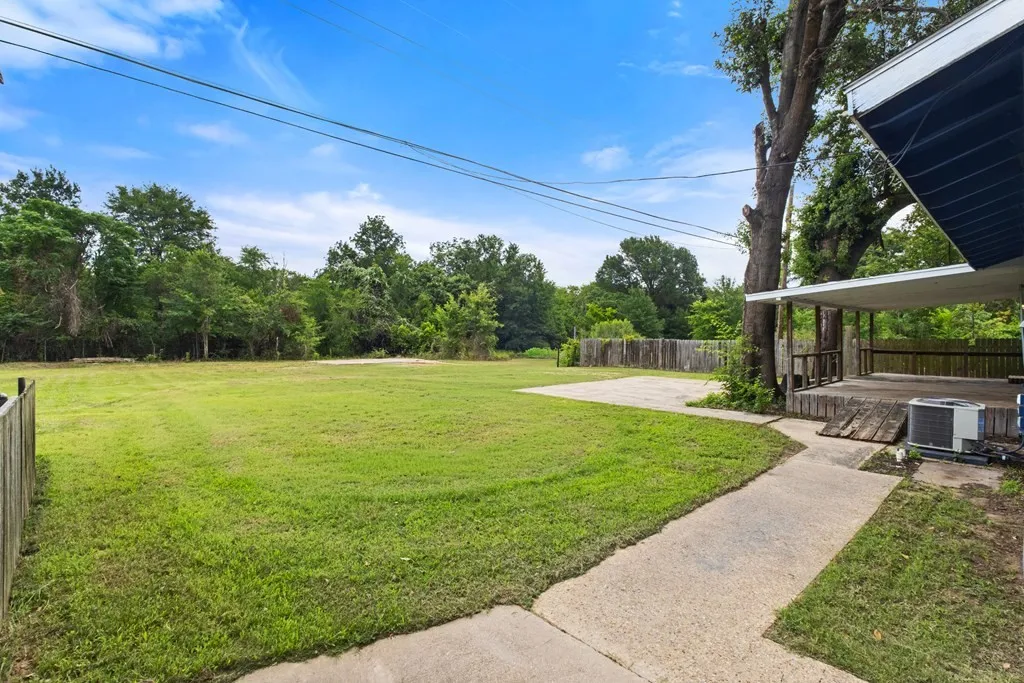 Single Family Residence For Sale in Henderson County , 128 Harmon Road, Gun Barrel City, Texas 75156, 3 Bedroom, 2 Bathroom, 1 Garage spaces, 2,002 Sqft, built in 1980, mls#21289121, Real Estate Agent in Gun Barrel City, Homes For Sale in Henderson county, Homes For Sale in Gun Barrel City, Realtor in Gun Barrel City Texas, Real Estate Brokerage Independent Realty Texas, Luminita Cordes Realtor