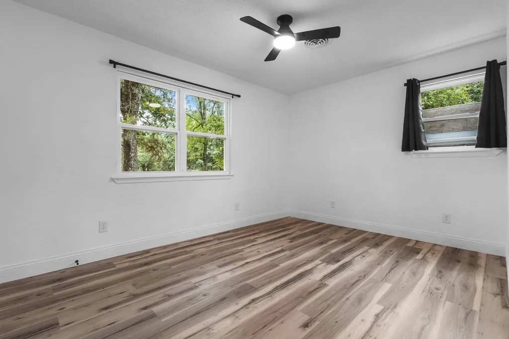 Single Family Residence For Sale in Henderson County , 128 Harmon Road, Gun Barrel City, Texas 75156, 3 Bedroom, 2 Bathroom, 1 Garage spaces, 2,002 Sqft, built in 1980, mls#21289121, Real Estate Agent in Gun Barrel City, Homes For Sale in Henderson county, Homes For Sale in Gun Barrel City, Realtor in Gun Barrel City Texas, Real Estate Brokerage Independent Realty Texas, Luminita Cordes Realtor
